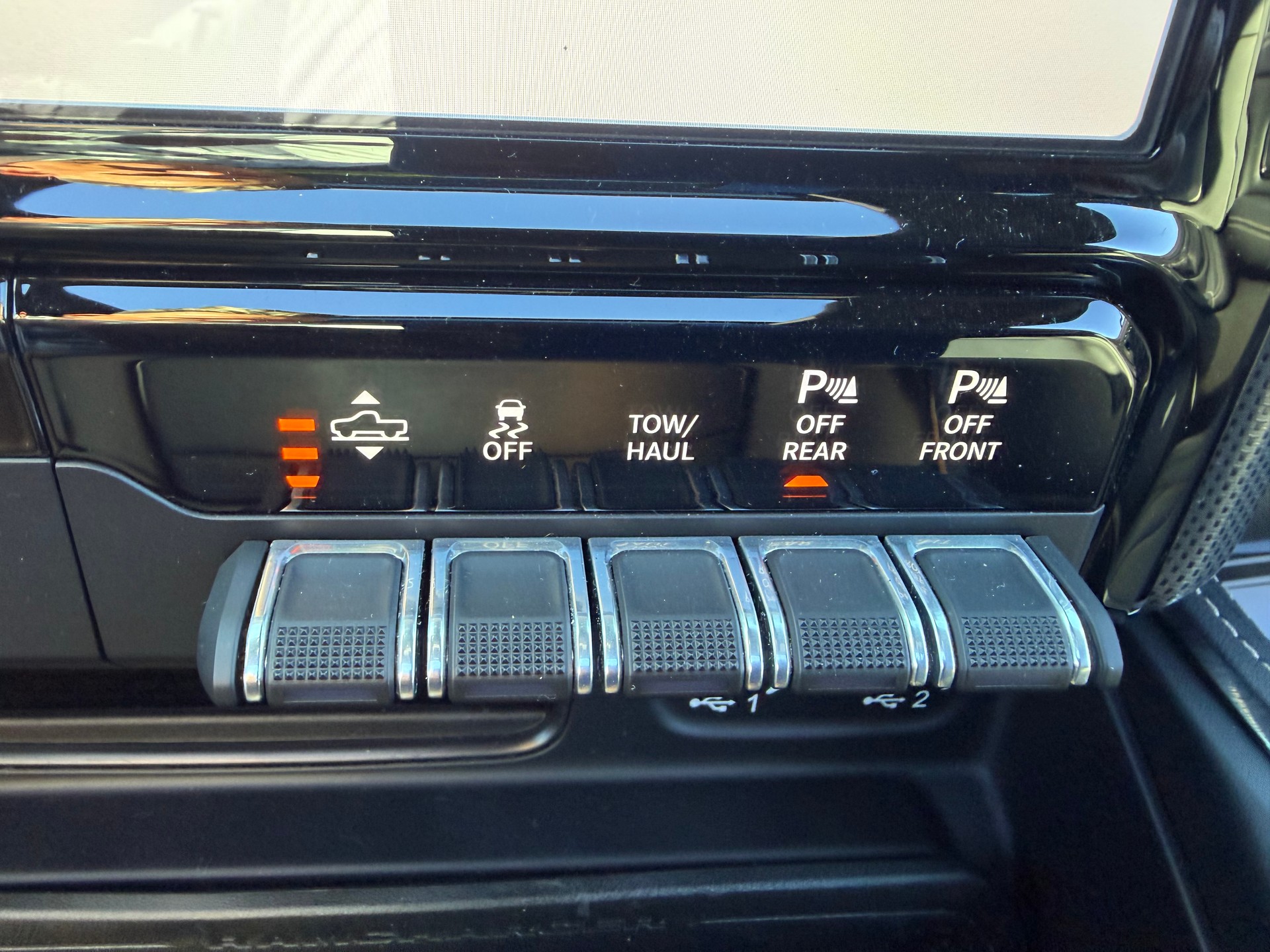DODGE RAM LIMITED !! V8 5,7 400 PS CREW CAB "NEUSTES MODELL" VOLL OPTIONEN. INKL. LUFTFEDERUNG + AHK 3500 KG. RAM BOX.-image-3