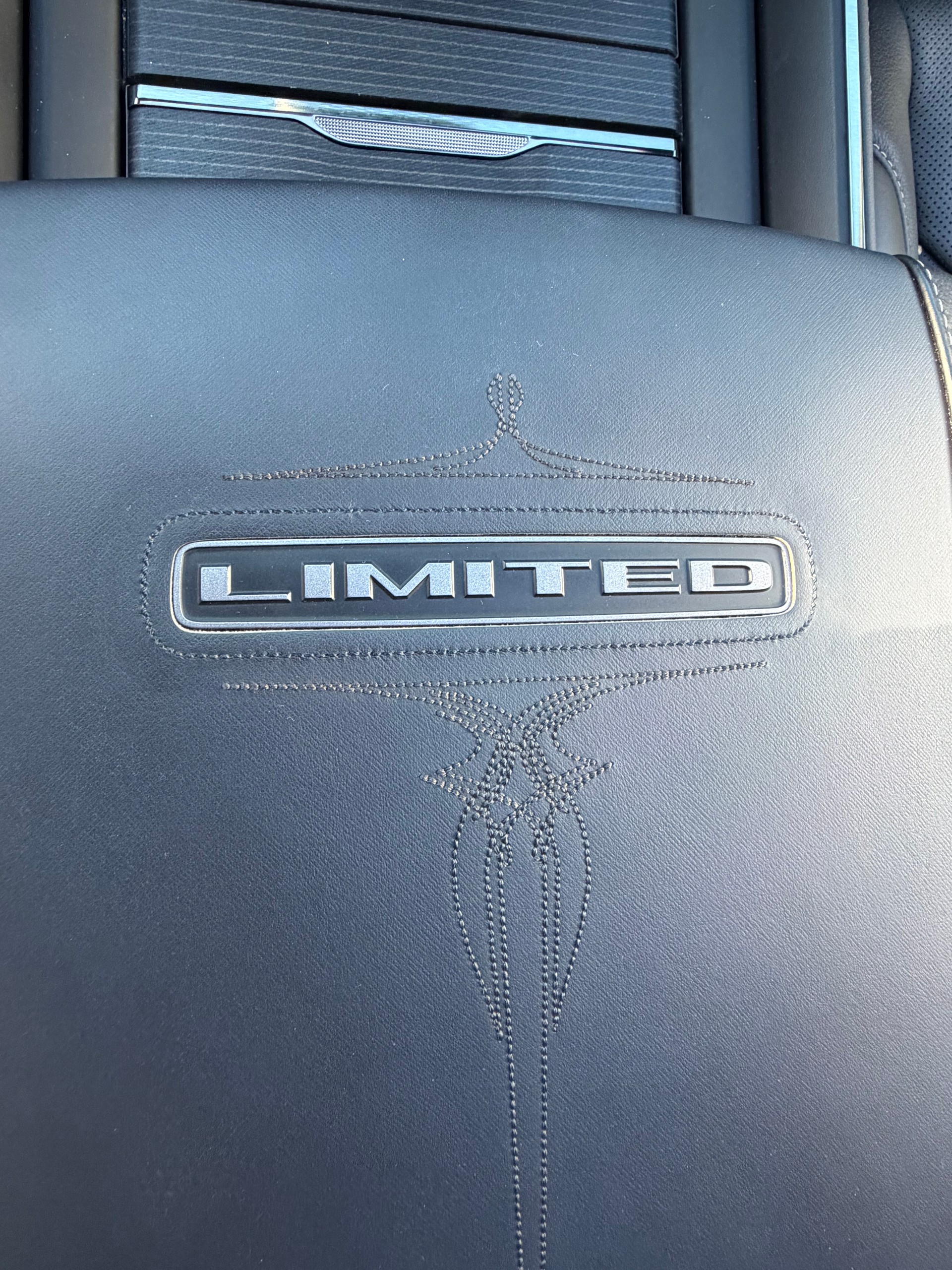 DODGE RAM LIMITED !! V8 5,7 400 PS CREW CAB "NEUSTES MODELL" VOLL OPTIONEN. INKL. LUFTFEDERUNG + AHK 3500 KG. RAM BOX.-image-9