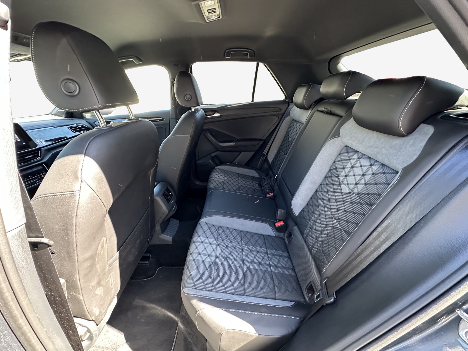 VW T-Roc 2.0 TSI R-Line DSG 4Motion-image-11