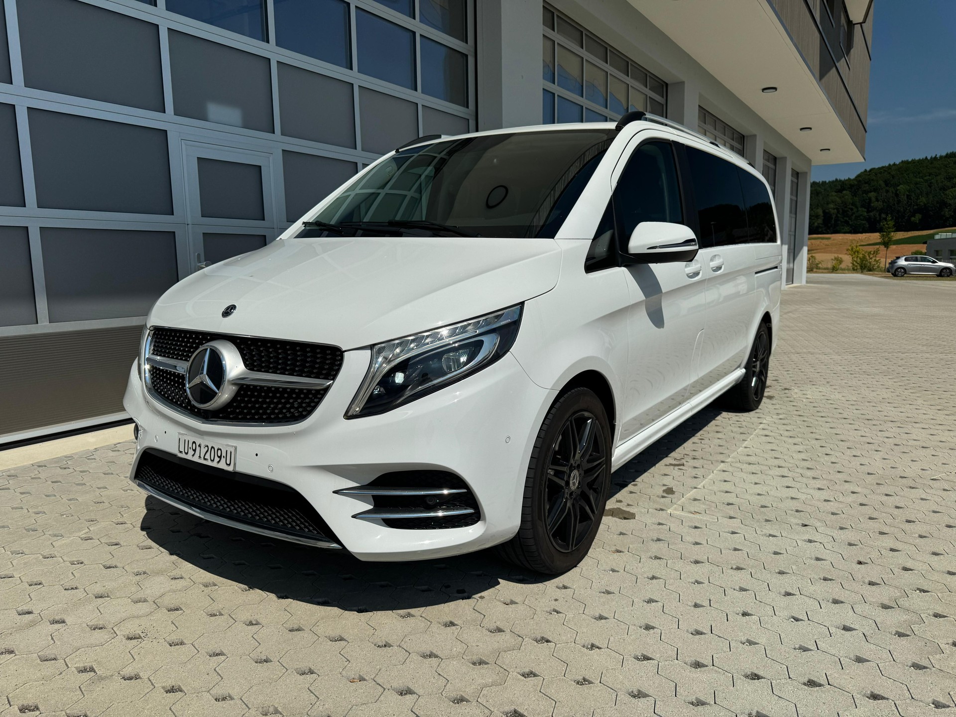 MERCEDES-BENZ V 250 d Edition Lang AMG-Line 7G-Tronic-image-0