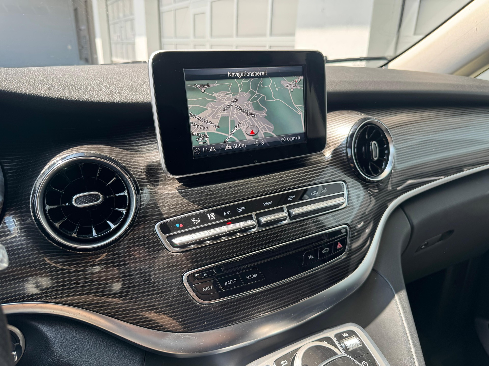 MERCEDES-BENZ V 250 d Edition Lang AMG-Line 7G-Tronic-image-24