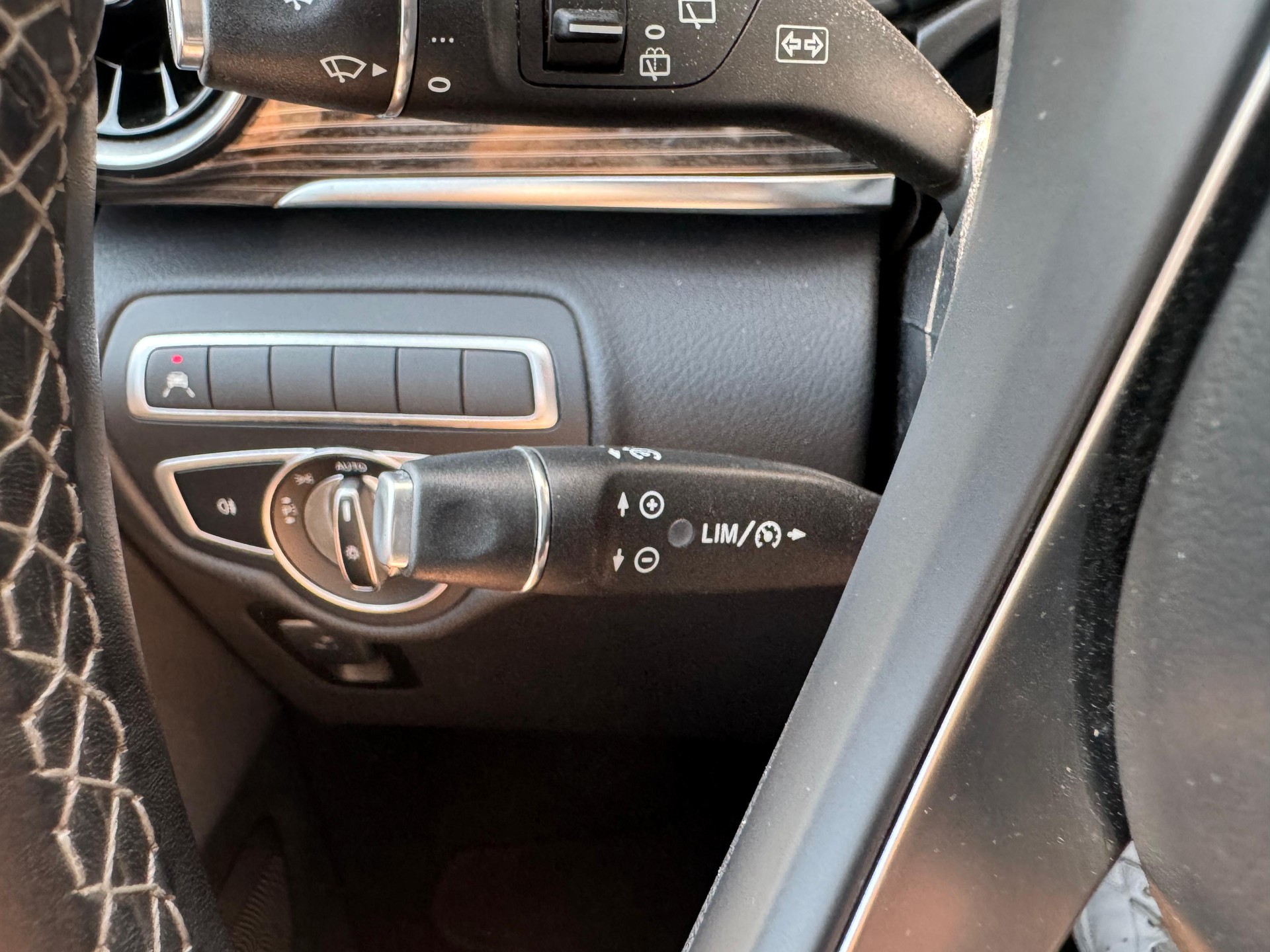 MERCEDES-BENZ V 250 d Edition Lang AMG-Line 7G-Tronic-image-25