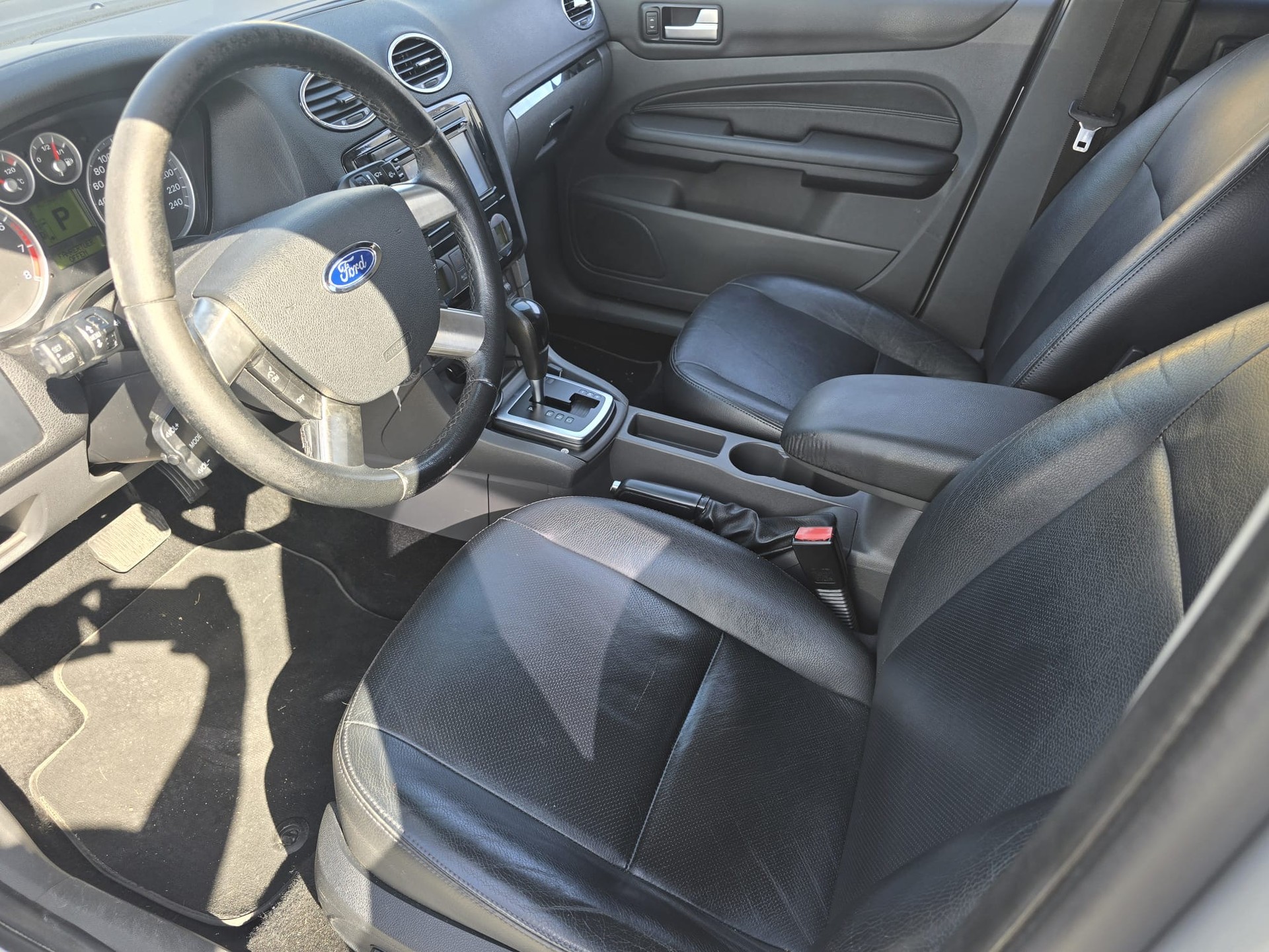FORD Focus 2.0i Carving-image-13