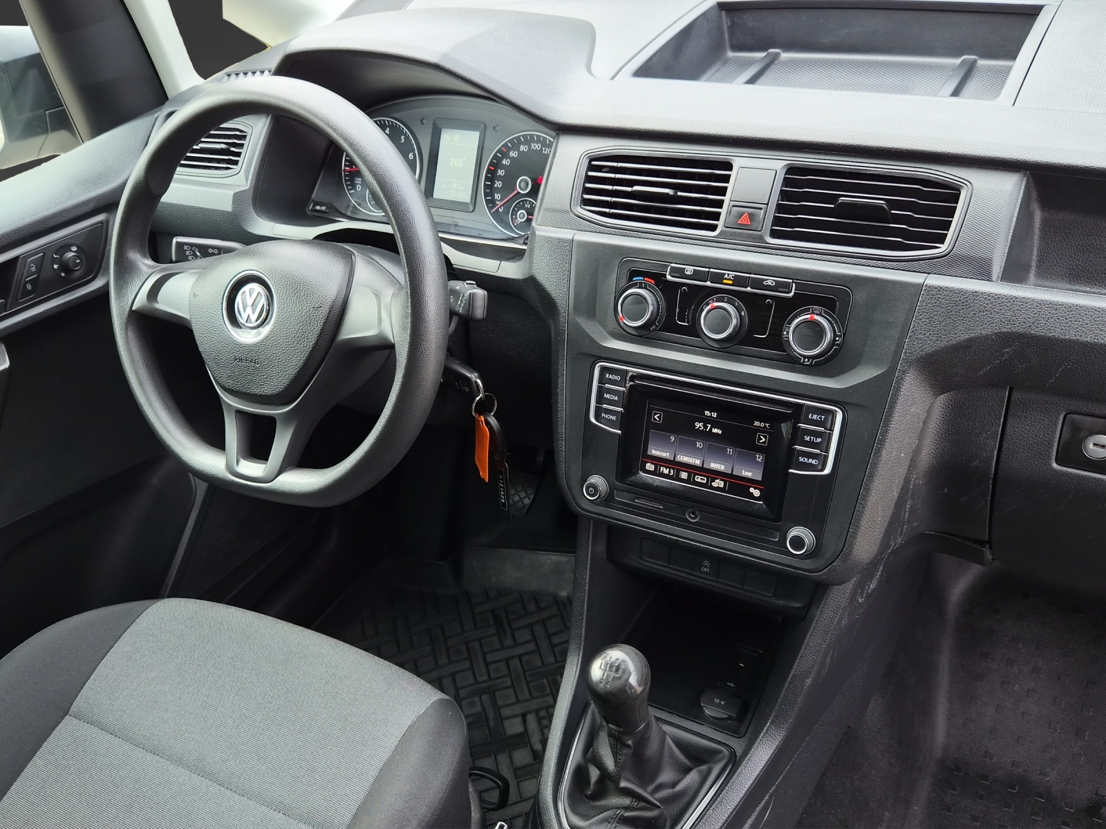 VW Caddy 1.0 TSI BlueMotion Technology-image-7