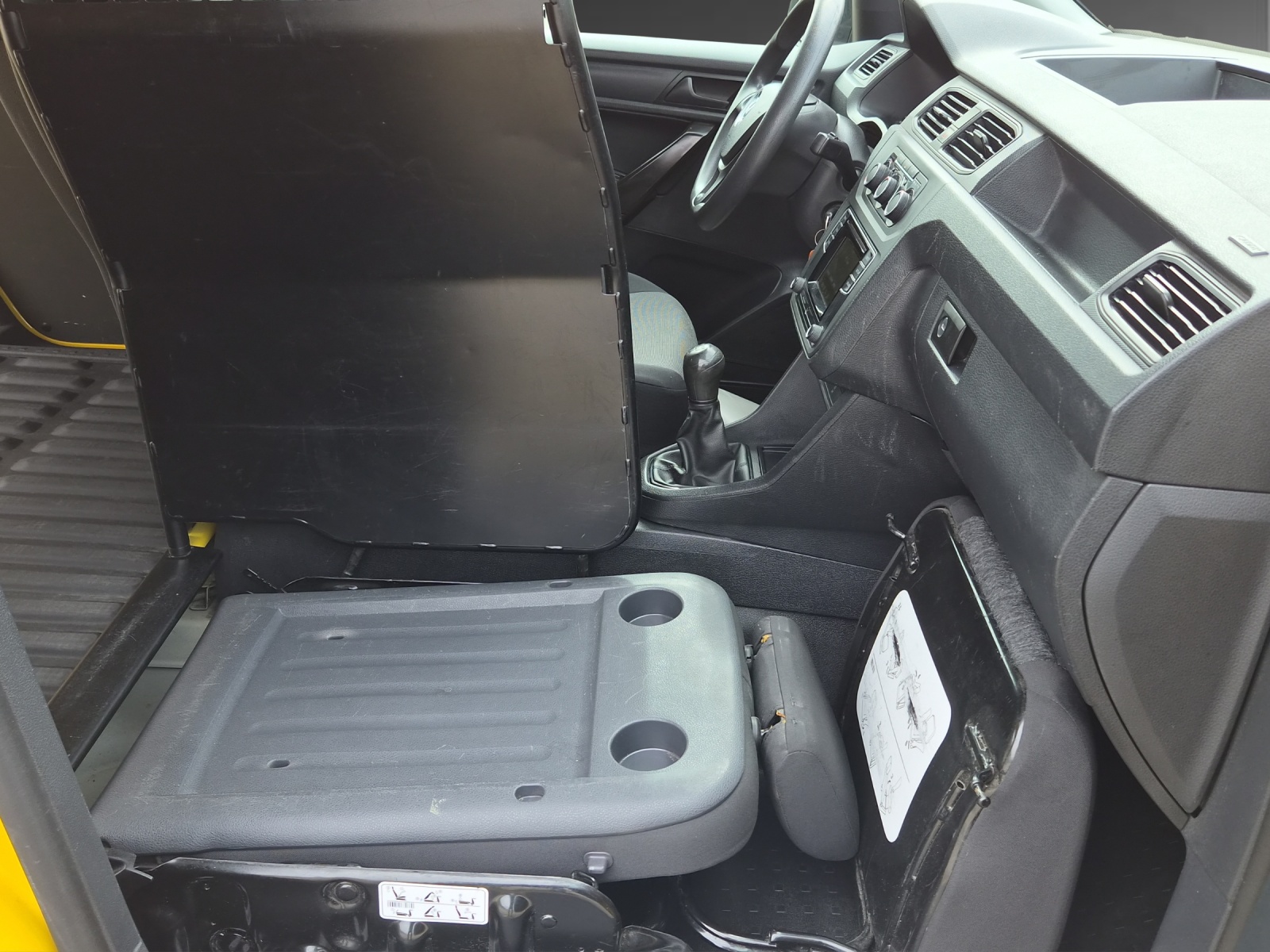 VW Caddy 1.0 TSI BlueMotion Technology-image-11