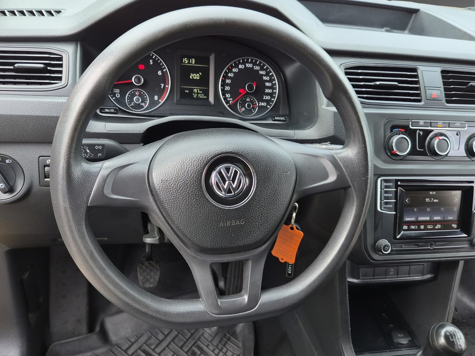 VW Caddy 1.0 TSI BlueMotion Technology-image-8