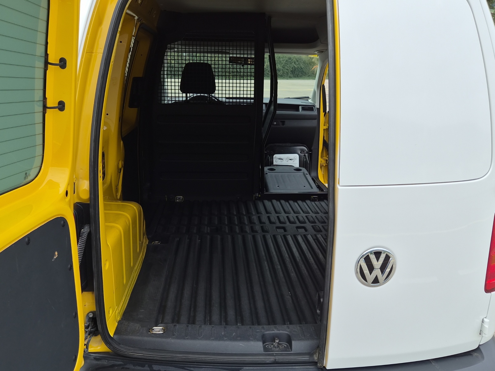 VW Caddy 1.0 TSI BlueMotion Technology-image-13