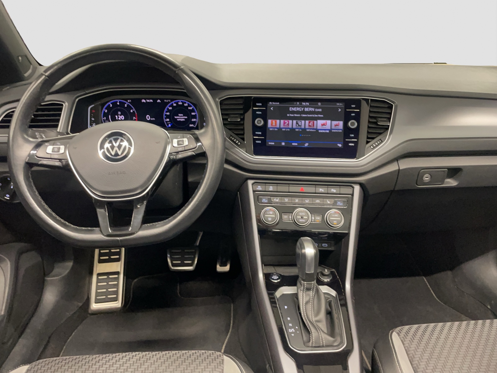 VW T-Roc Cabriolet 1.5 TSI EVO Black & White DSG-image-10