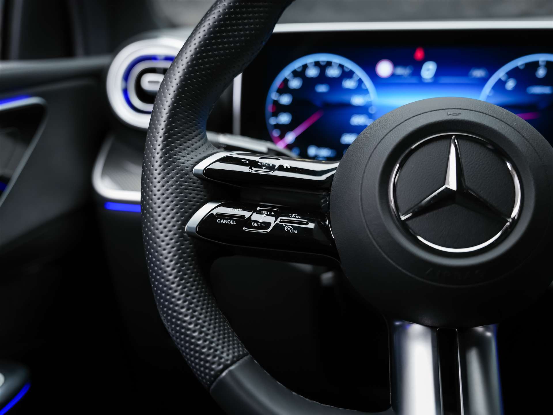 MERCEDES-BENZ GLC Coupé 220 d 4Matic AMG Line 9G-Tronic *Werksgarantie*21" Felgen*360° Kamera*AHK*-image-27