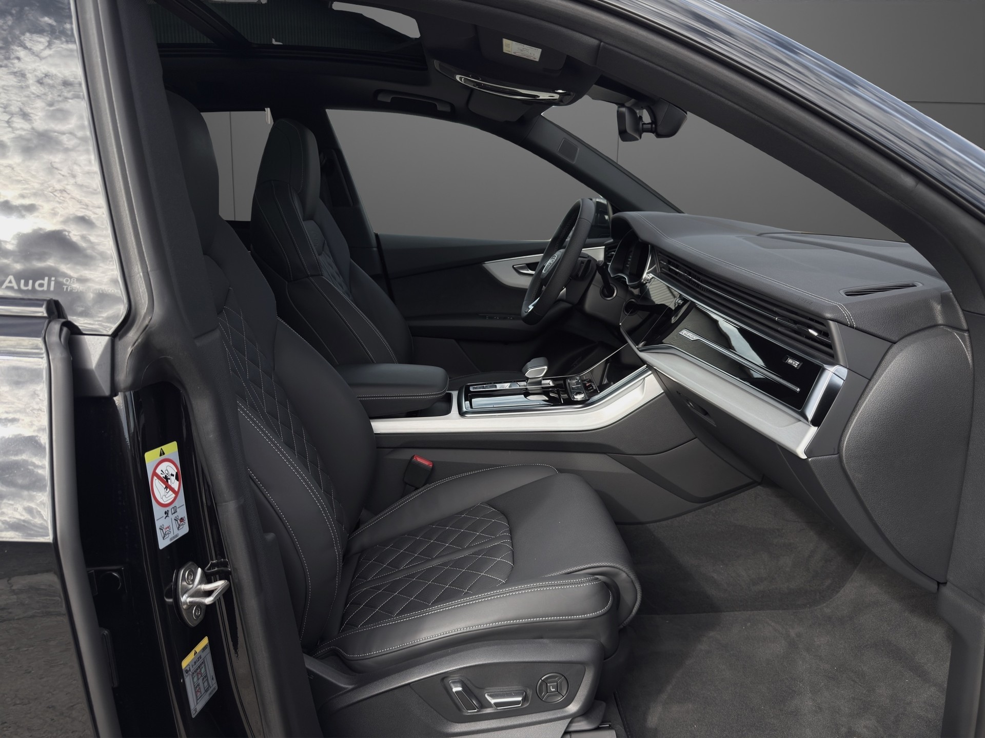 AUDI Q8 SUV 55 TFSI S Line quattro tiptronic-image-11