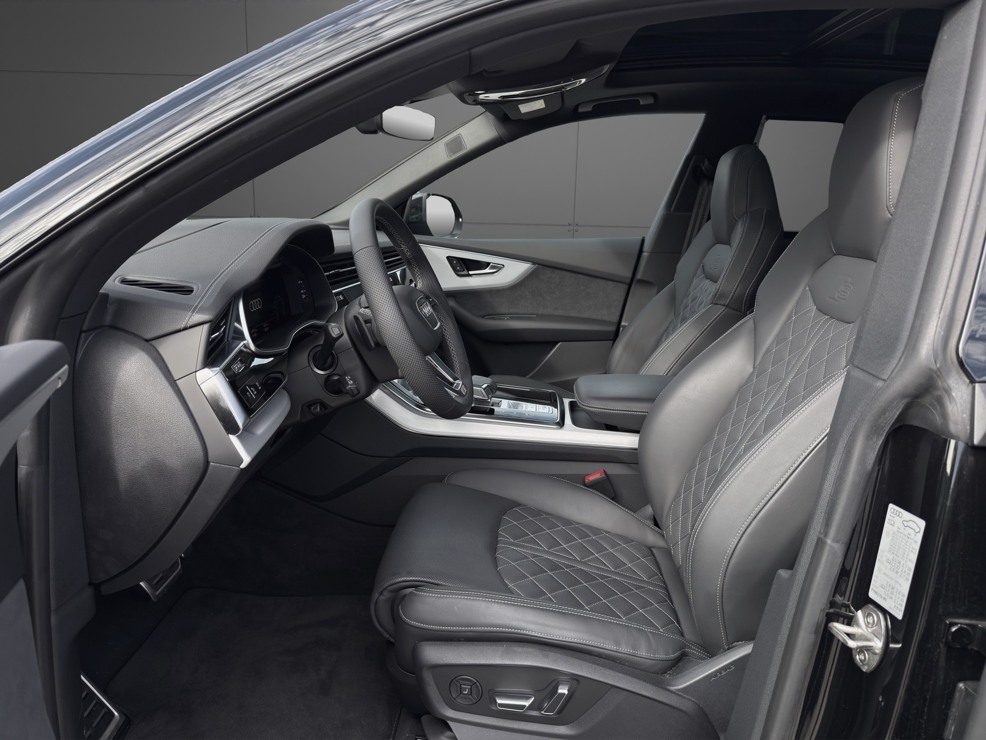 AUDI Q8 SUV 55 TFSI S Line quattro tiptronic-image-6