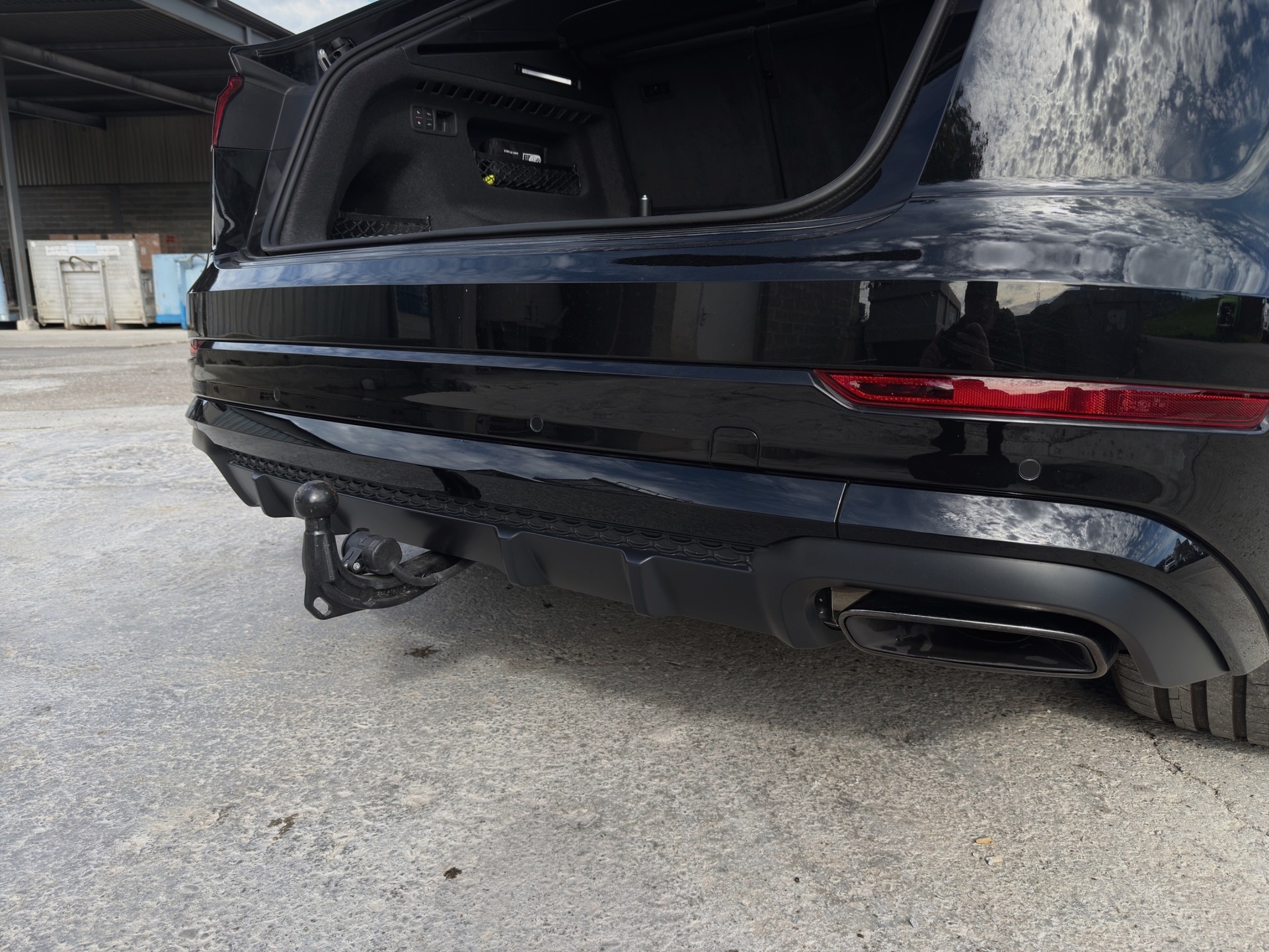 AUDI Q8 SUV 55 TFSI S Line quattro tiptronic-image-3