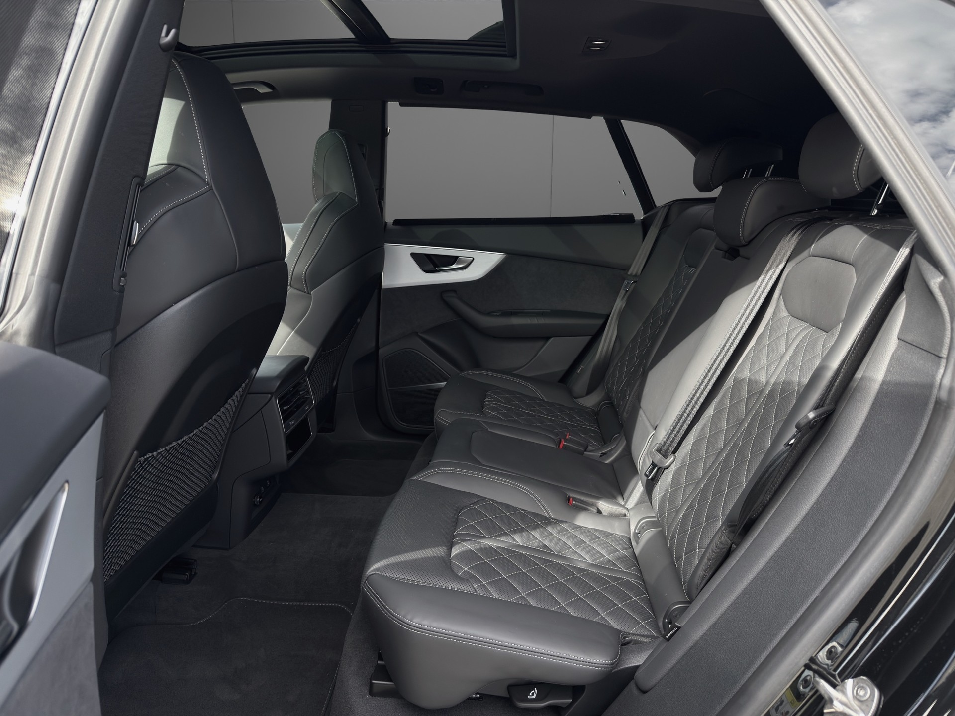 AUDI Q8 SUV 55 TFSI S Line quattro tiptronic-image-9