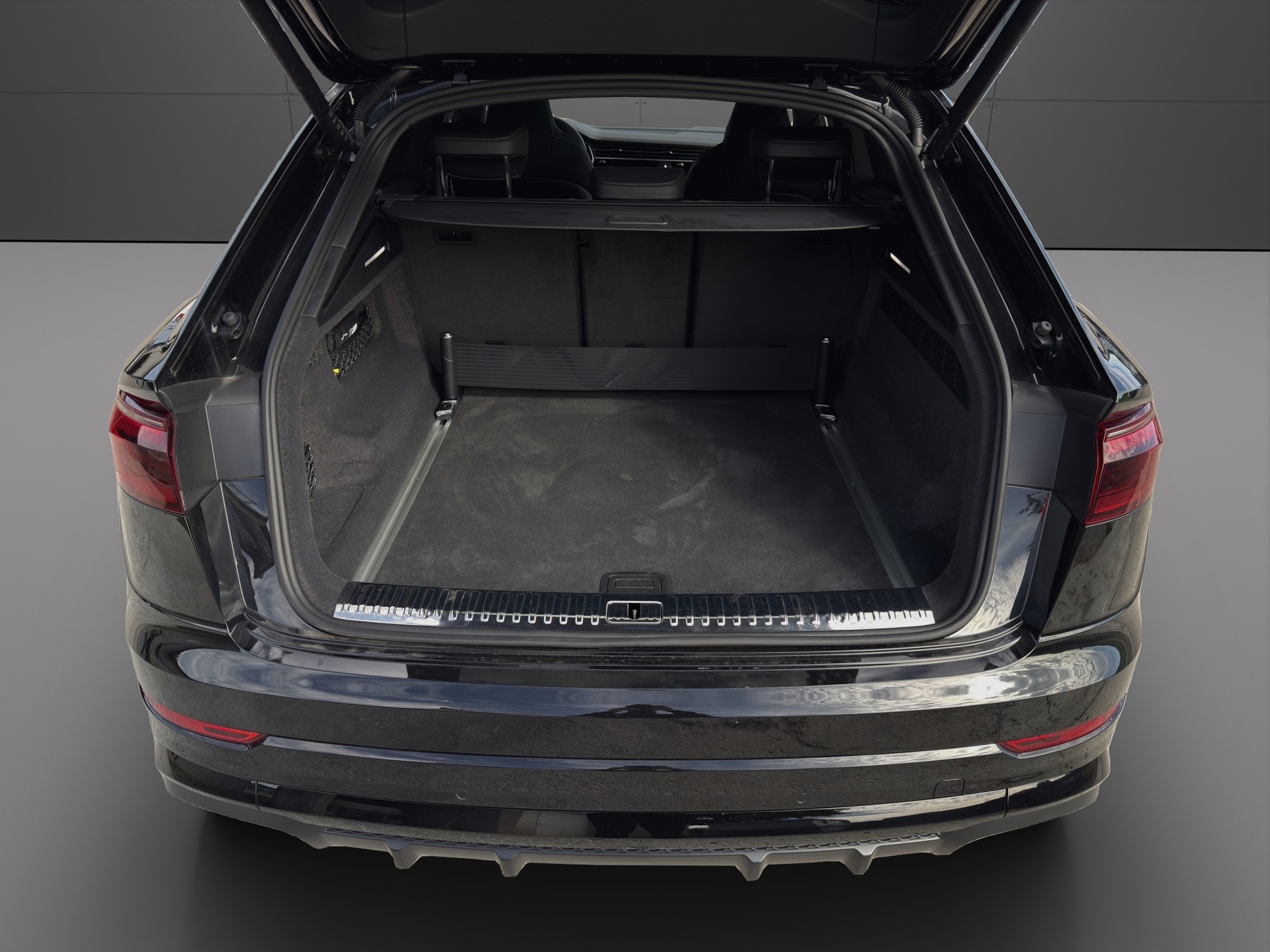 AUDI Q8 SUV 55 TFSI S Line quattro tiptronic-image-4