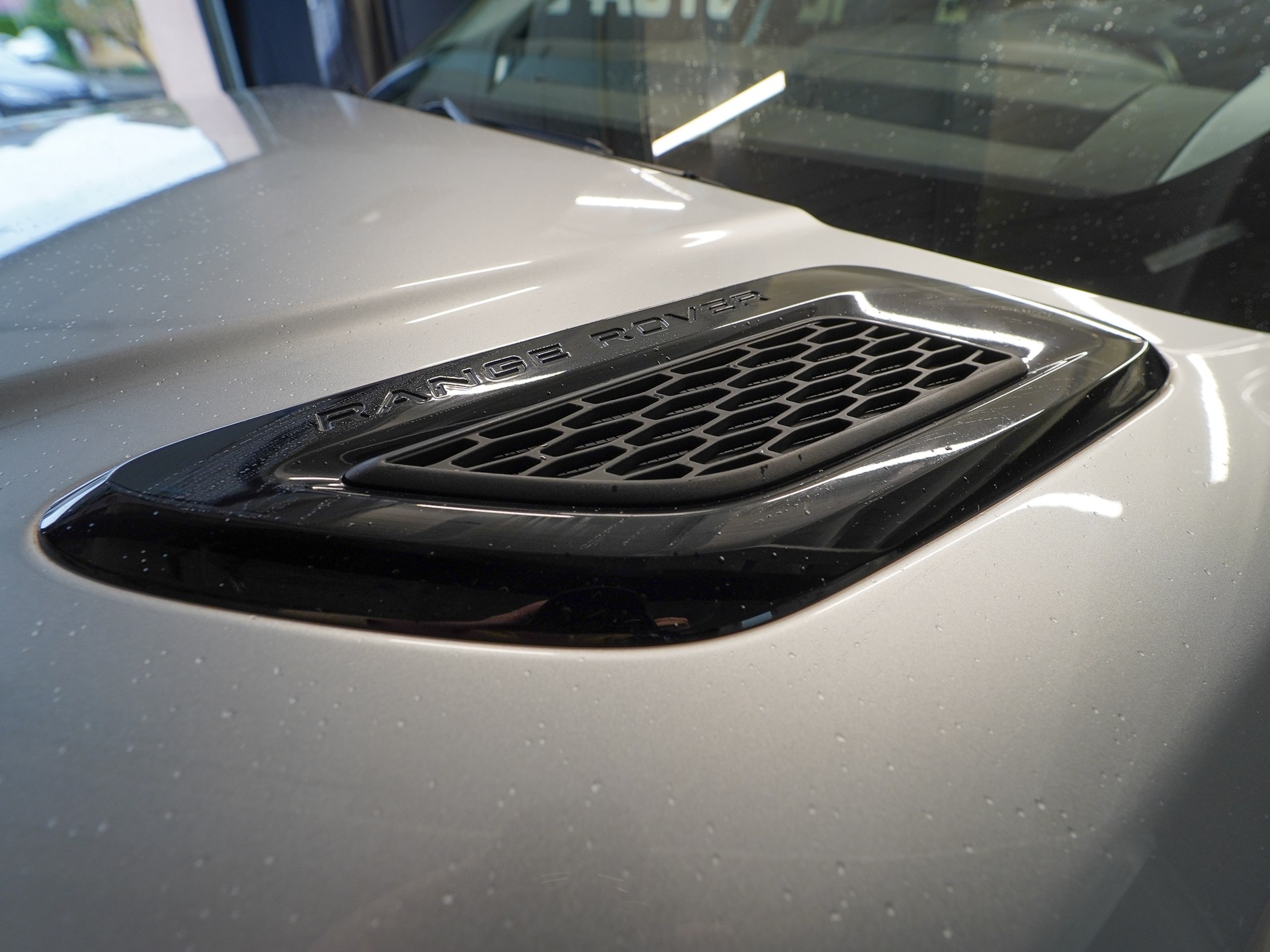 LAND ROVER Range Rover Sport 3.0 TDV6 SE Automatic-image-23
