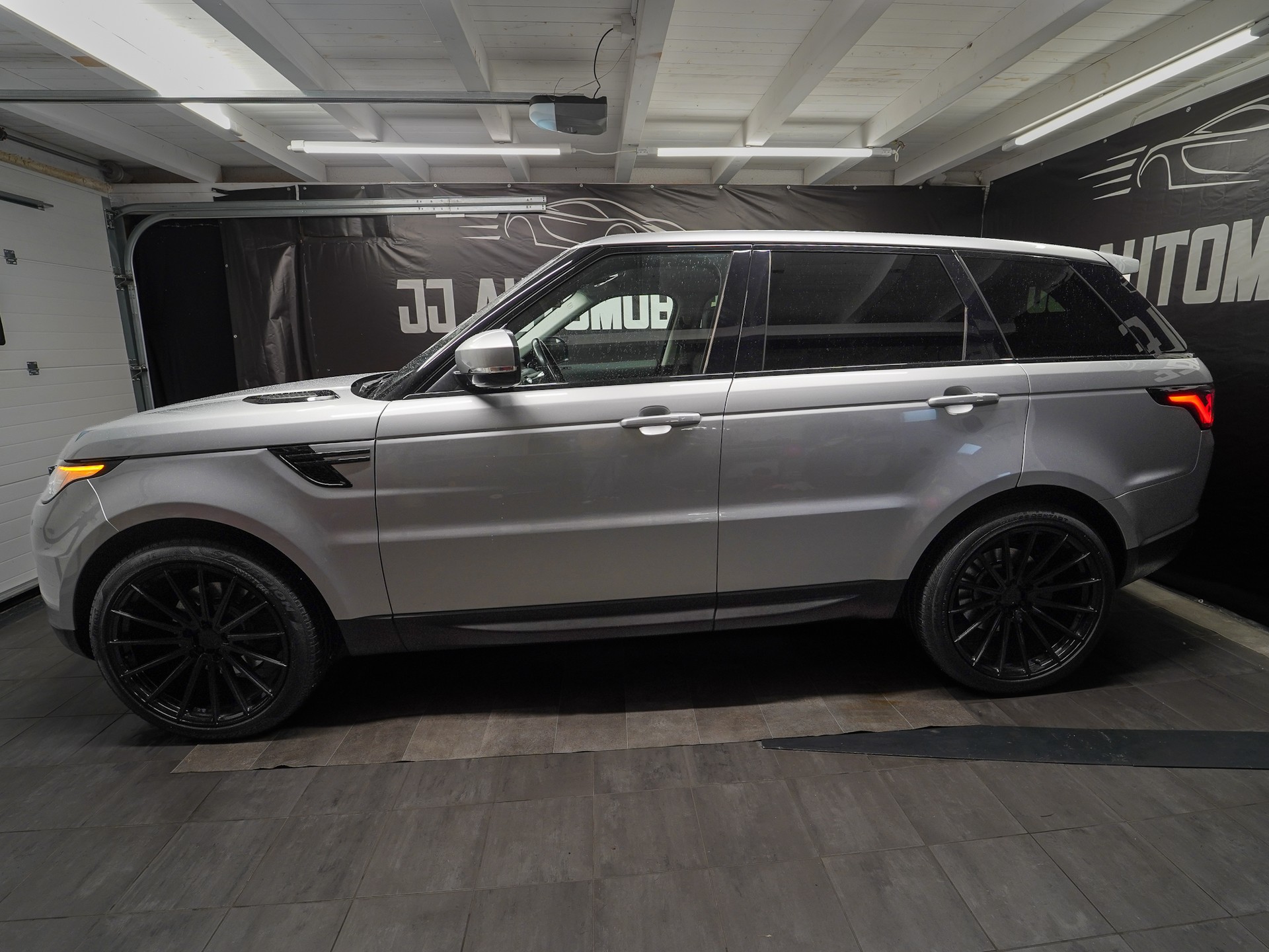 LAND ROVER Range Rover Sport 3.0 TDV6 SE Automatic-image-7