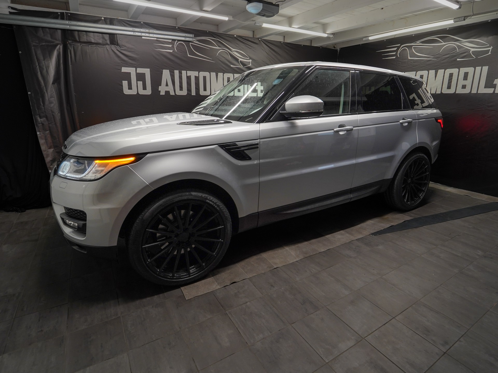 LAND ROVER Range Rover Sport 3.0 TDV6 SE Automatic-image-6