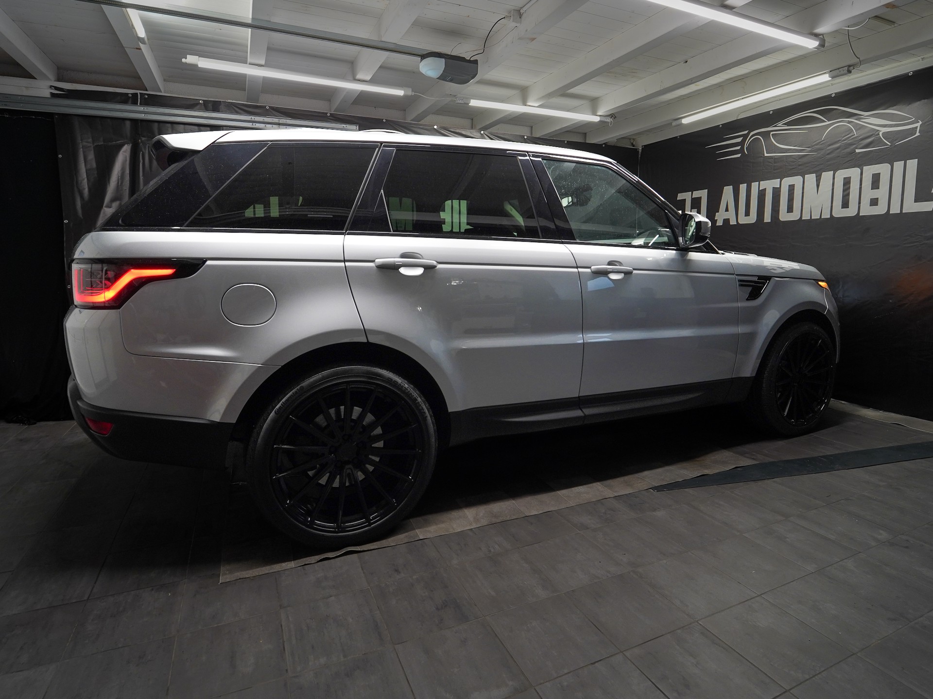 LAND ROVER Range Rover Sport 3.0 TDV6 SE Automatic-image-12