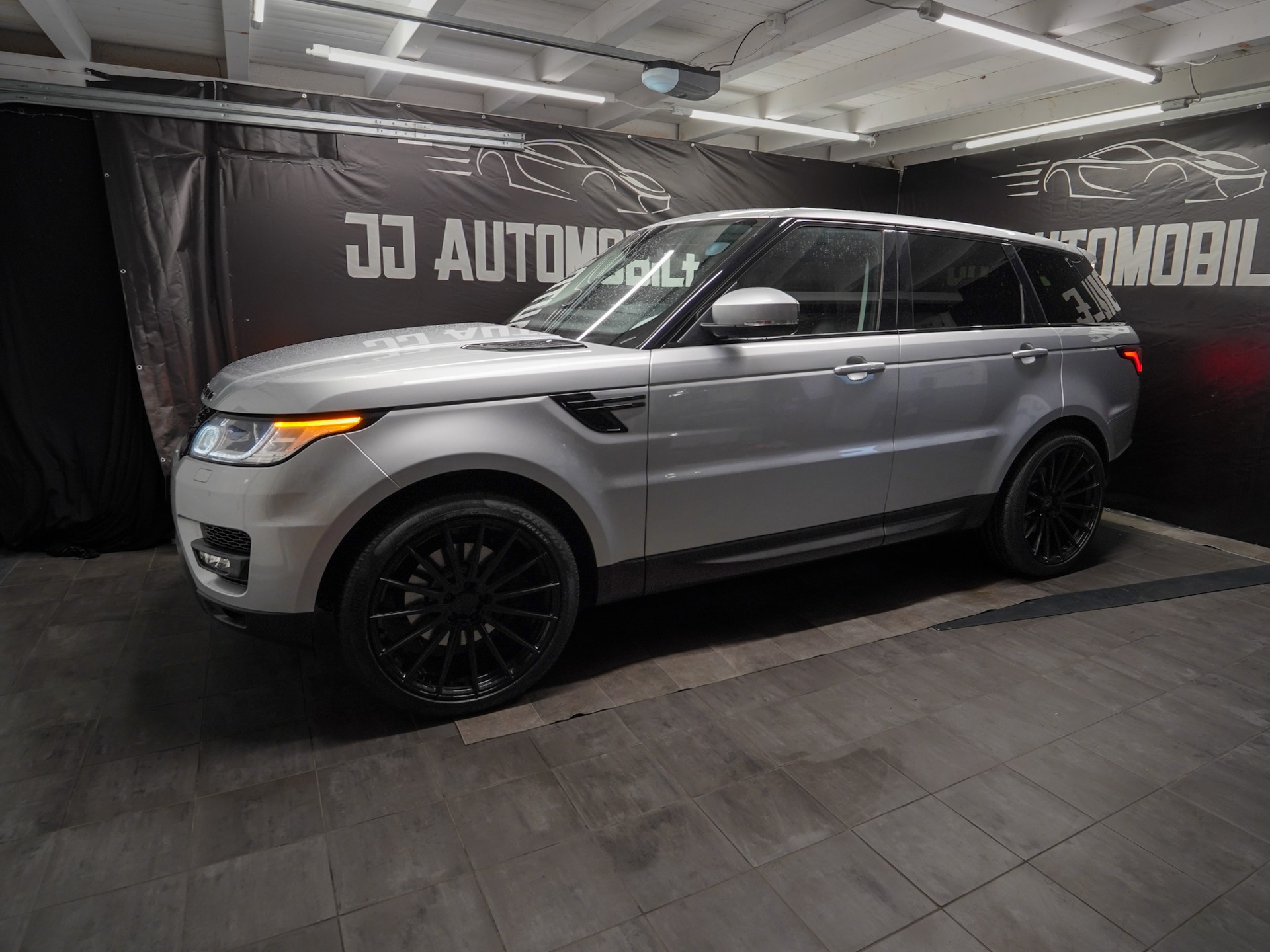LAND ROVER Range Rover Sport 3.0 TDV6 SE Automatic-image-4