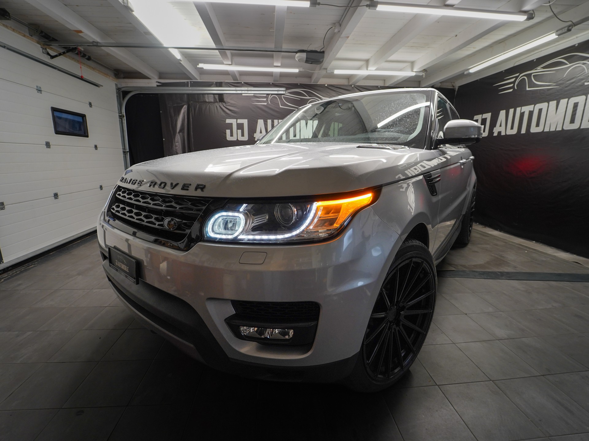 LAND ROVER Range Rover Sport 3.0 TDV6 SE Automatic-image-0