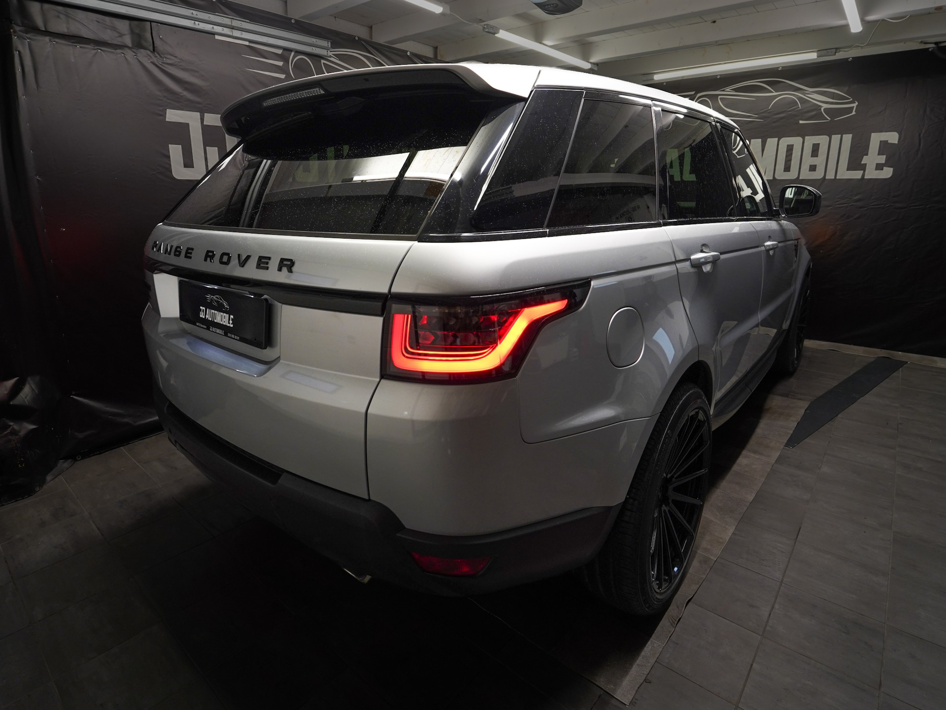 LAND ROVER Range Rover Sport 3.0 TDV6 SE Automatic-image-9