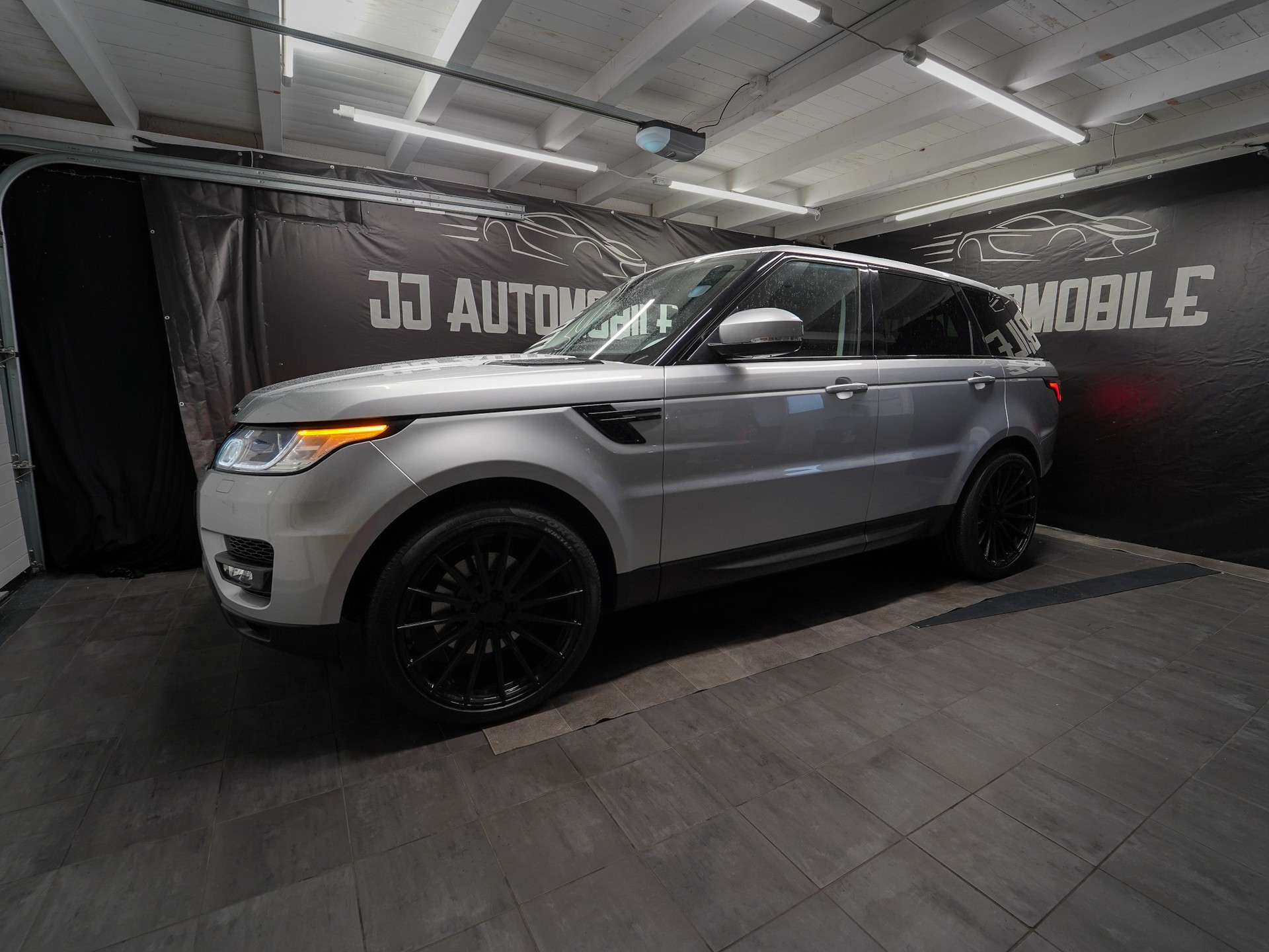 LAND ROVER Range Rover Sport 3.0 TDV6 SE Automatic-image-5