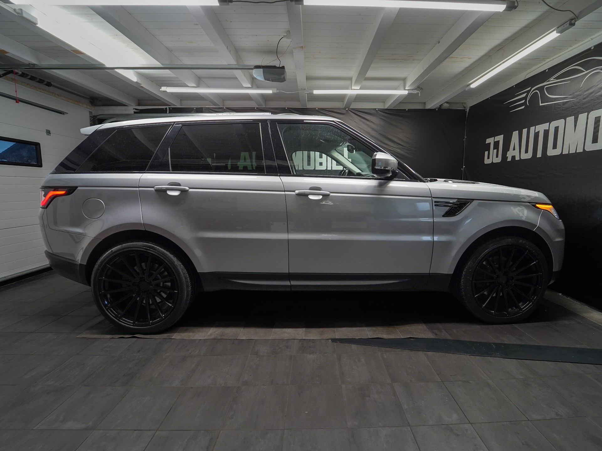 LAND ROVER Range Rover Sport 3.0 TDV6 SE Automatic-image-13