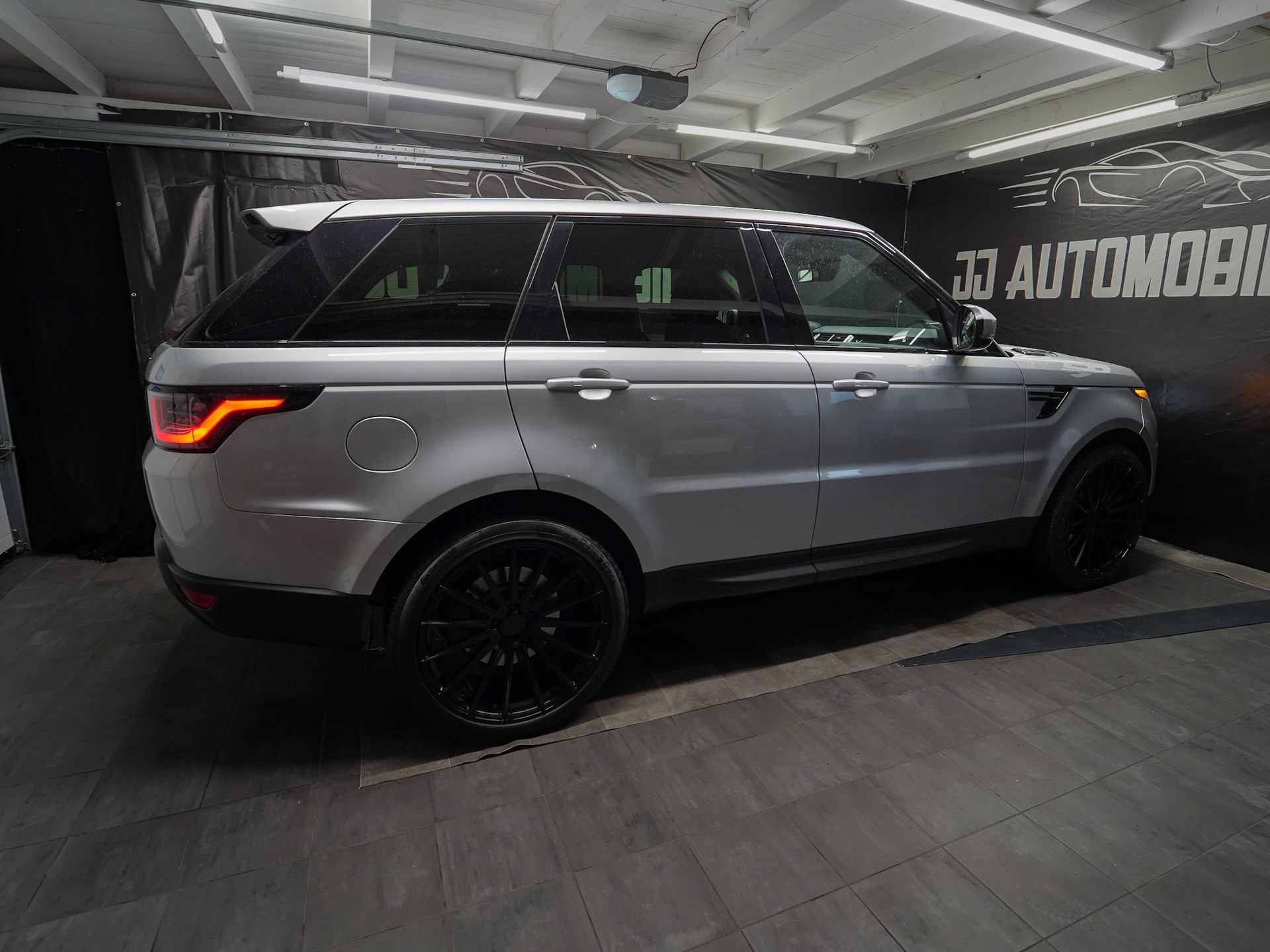 LAND ROVER Range Rover Sport 3.0 TDV6 SE Automatic-image-11