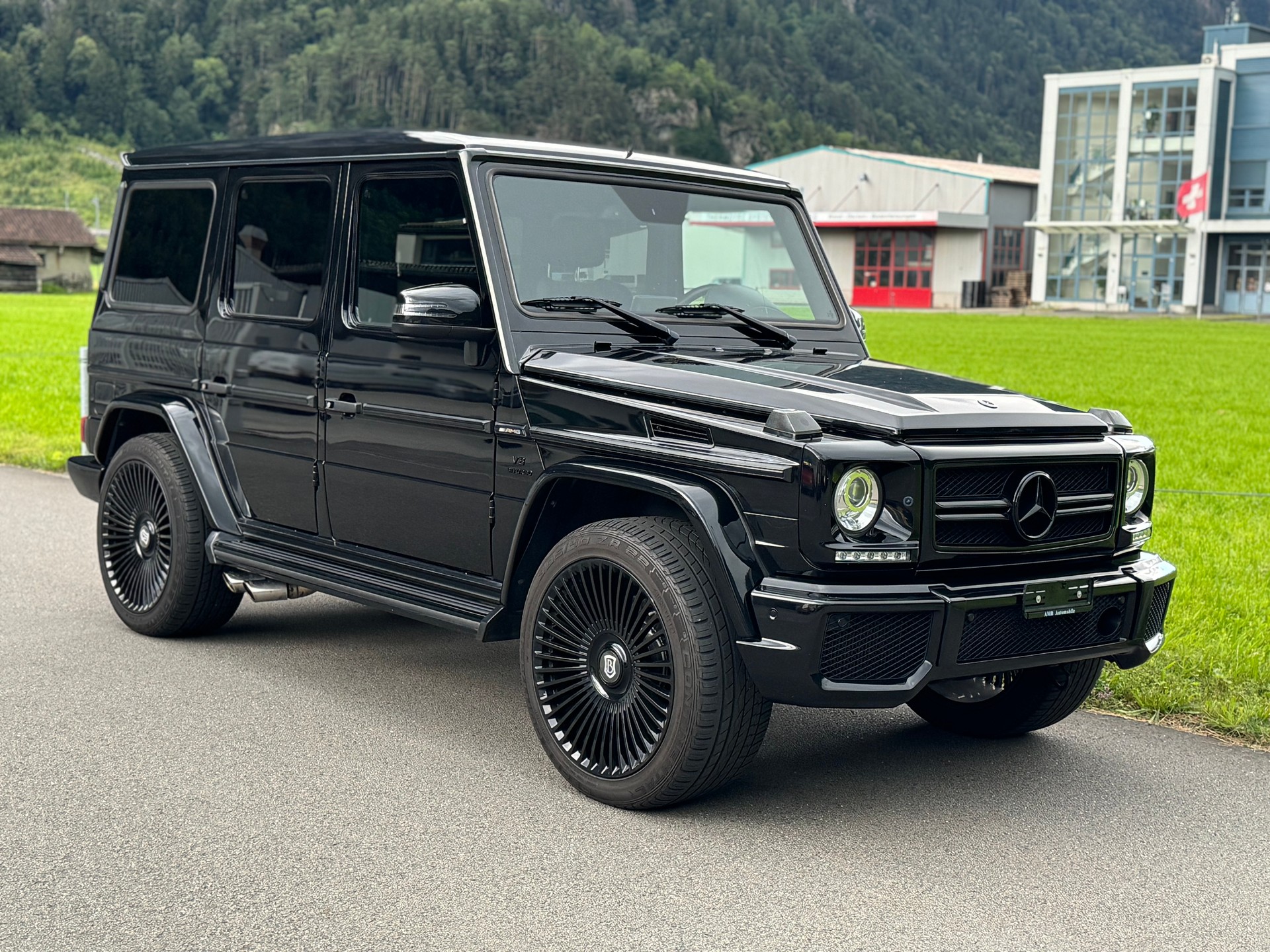 MERCEDES-BENZ G 63 AMG lang-image-3