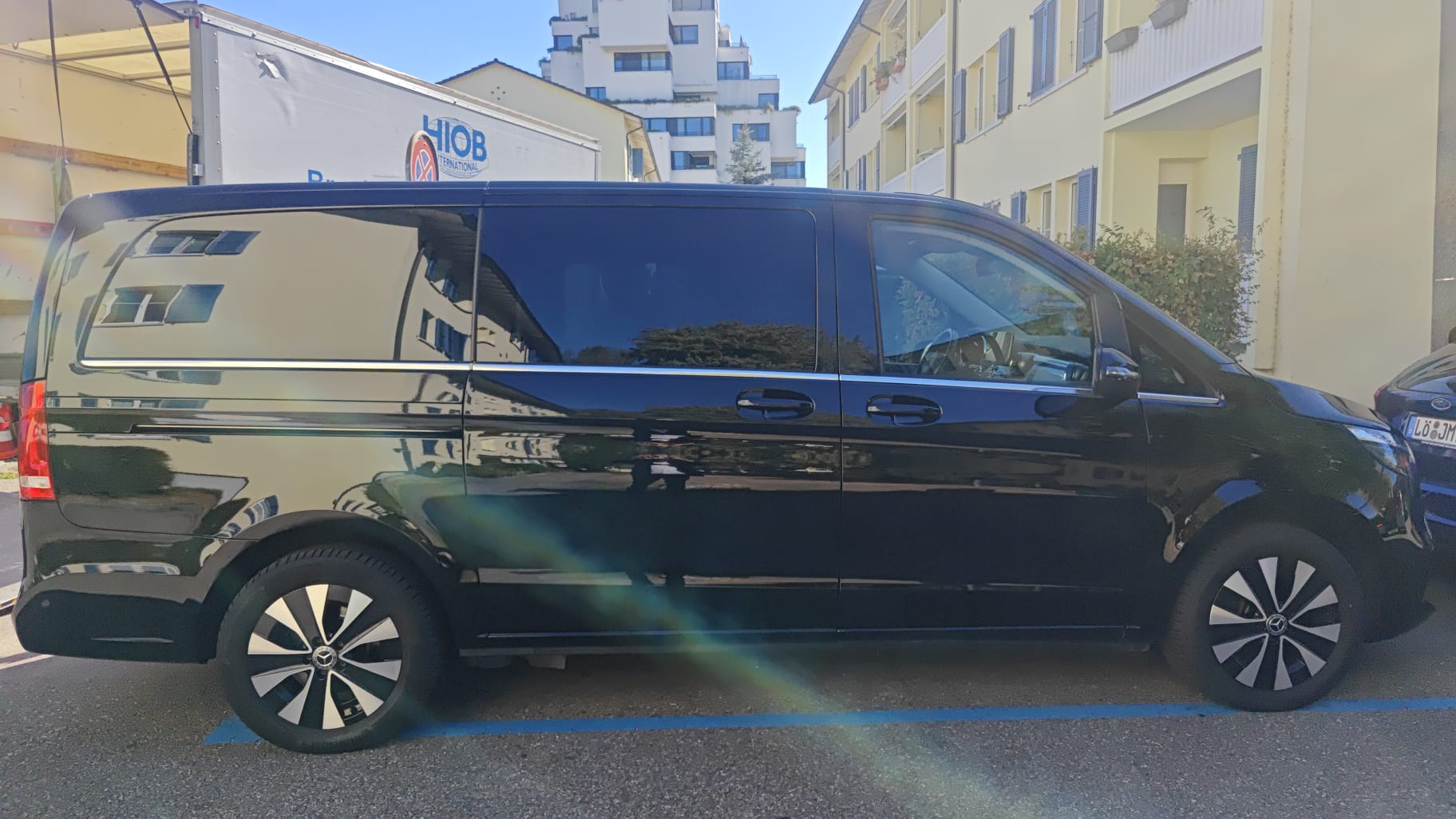 MERCEDES-BENZ V 250 d lang-image-3