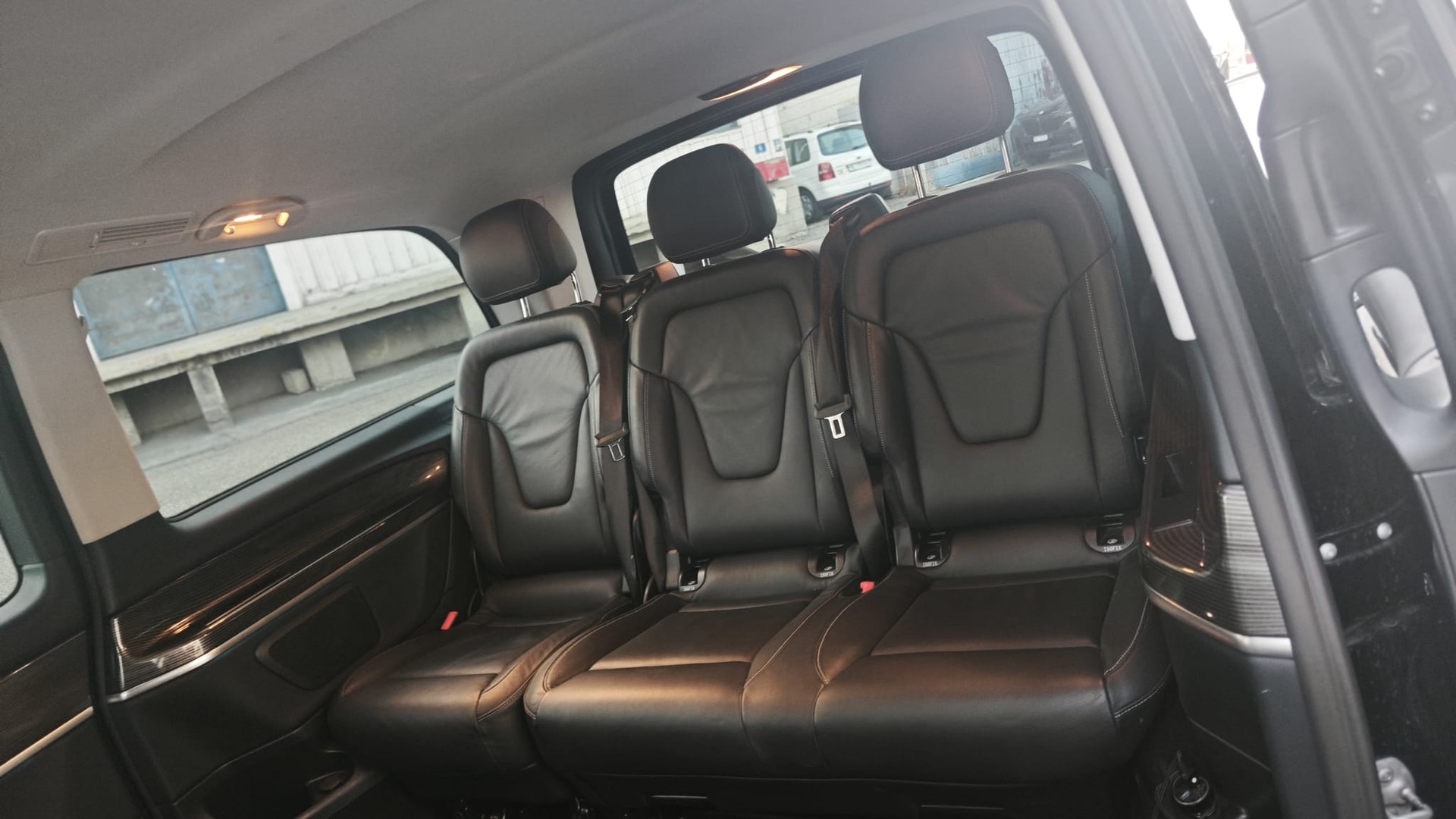 MERCEDES-BENZ V 250 d lang-image-2