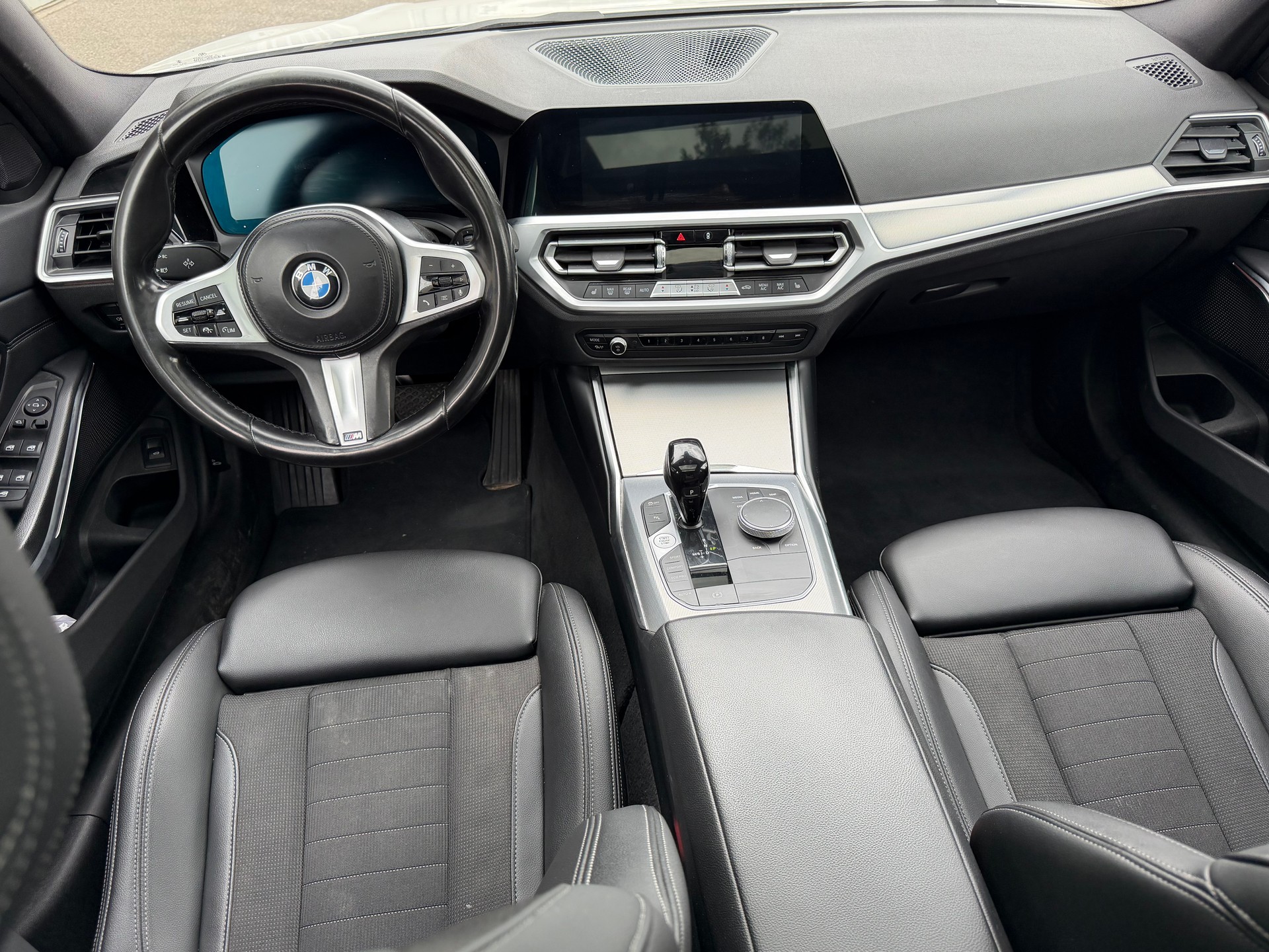 BMW 320d xDrive 48V Touring Steptronic-image-8