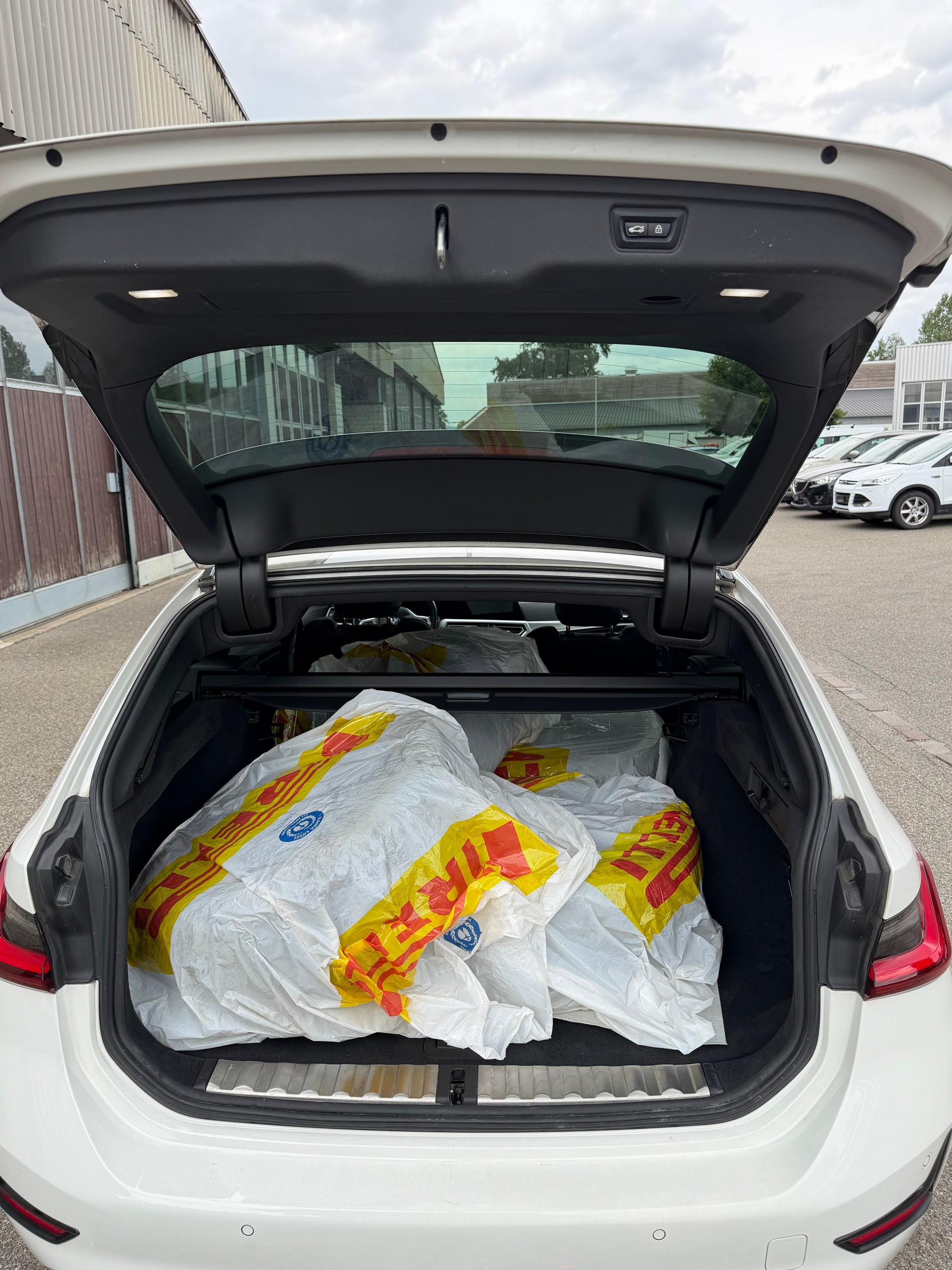 BMW 320d xDrive 48V Touring Steptronic-image-9