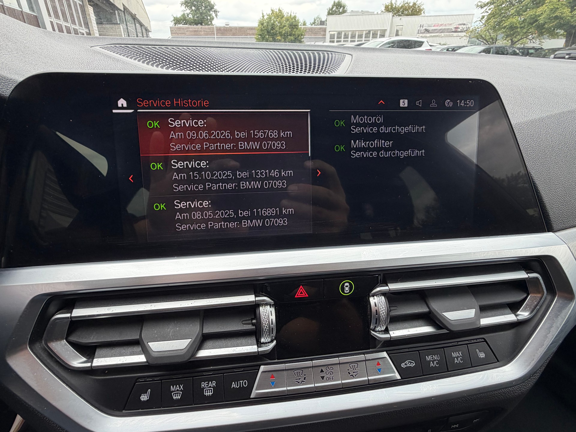 BMW 320d xDrive 48V Touring Steptronic-image-11