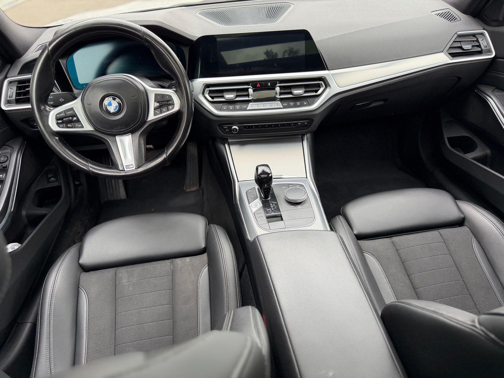 BMW 320d xDrive 48V Touring Steptronic-image-2