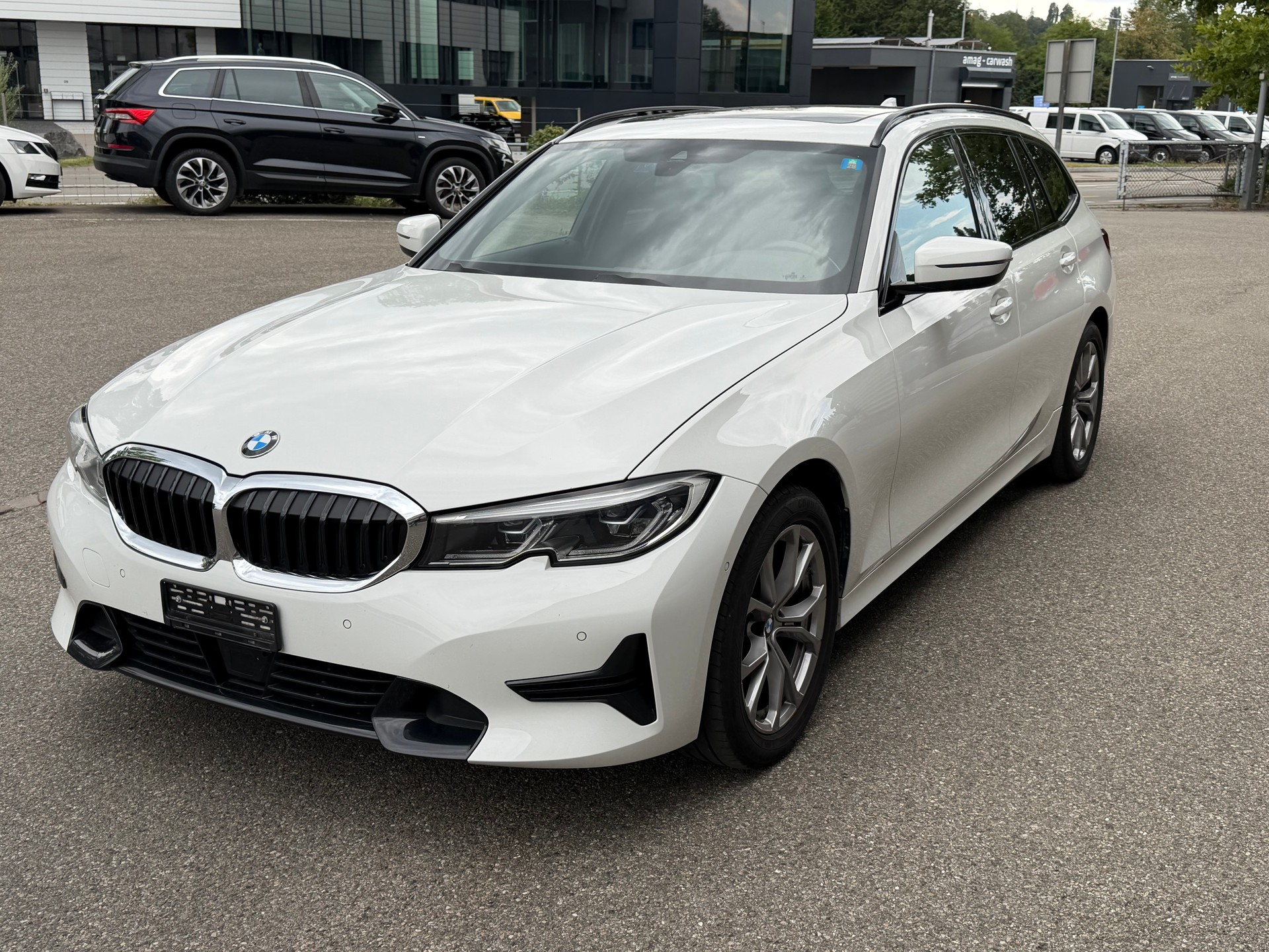 BMW 320d xDrive 48V Touring Steptronic-image-1