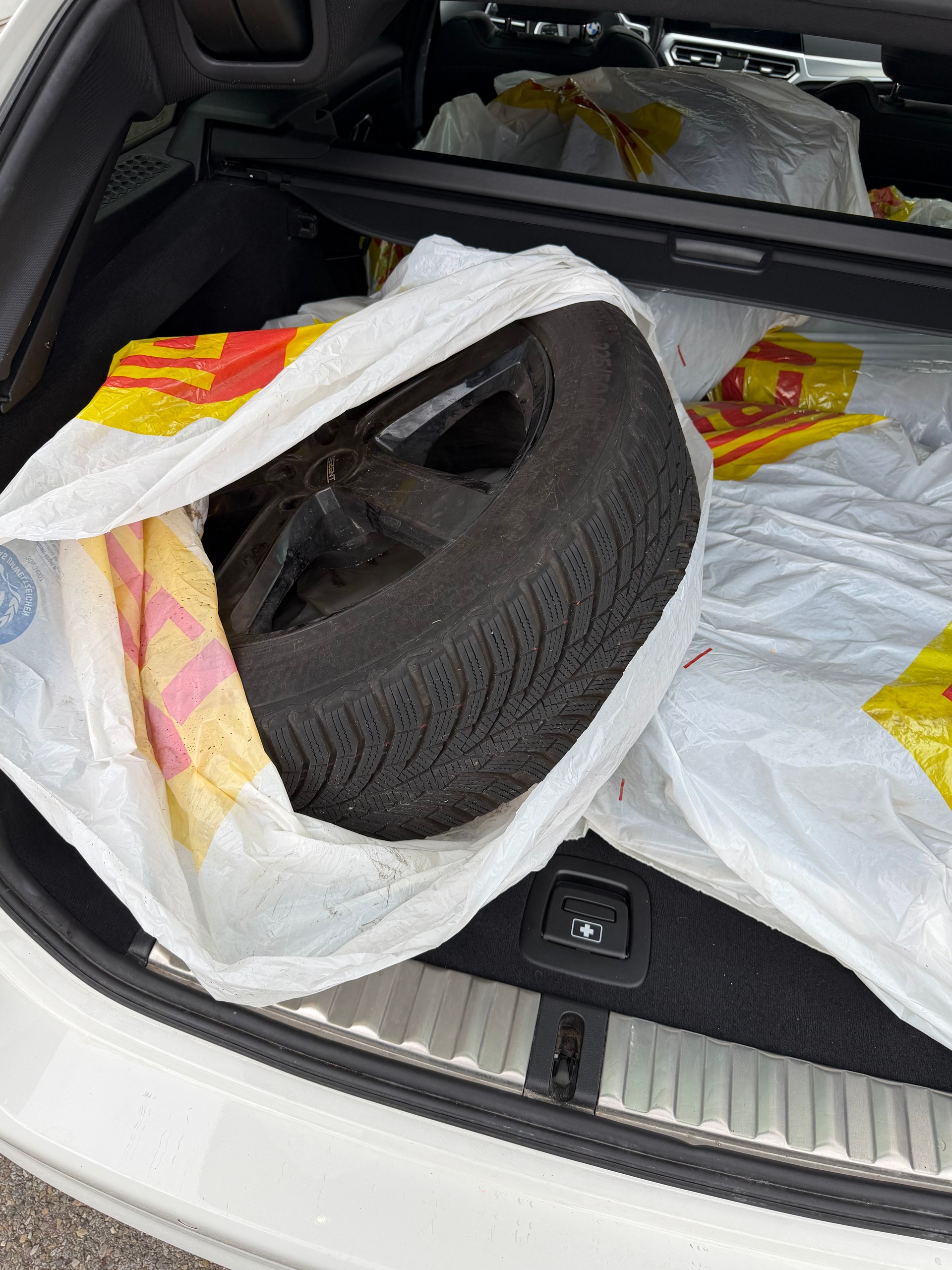 BMW 320d xDrive 48V Touring Steptronic-image-13