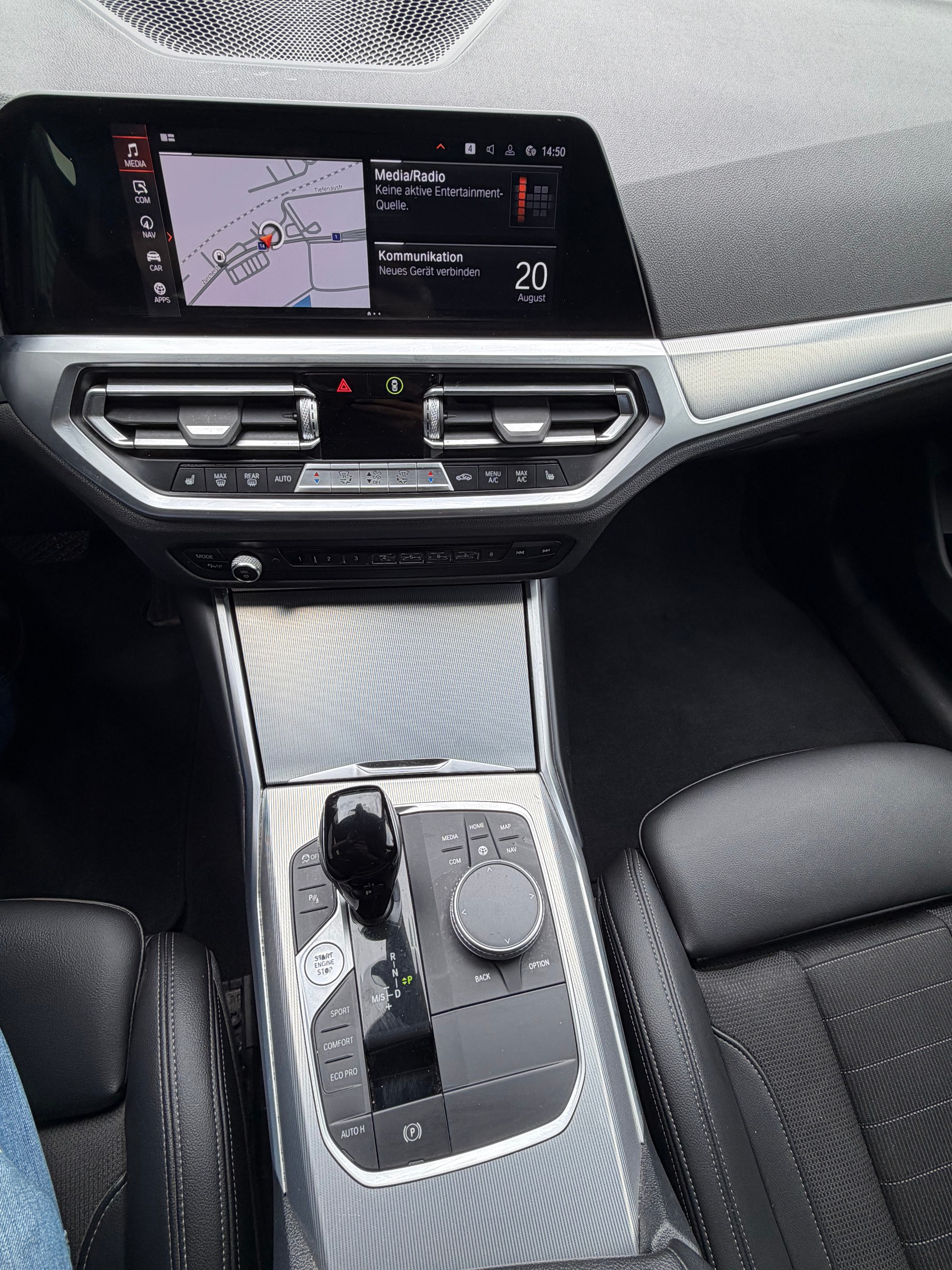 BMW 320d xDrive 48V Touring Steptronic-image-10
