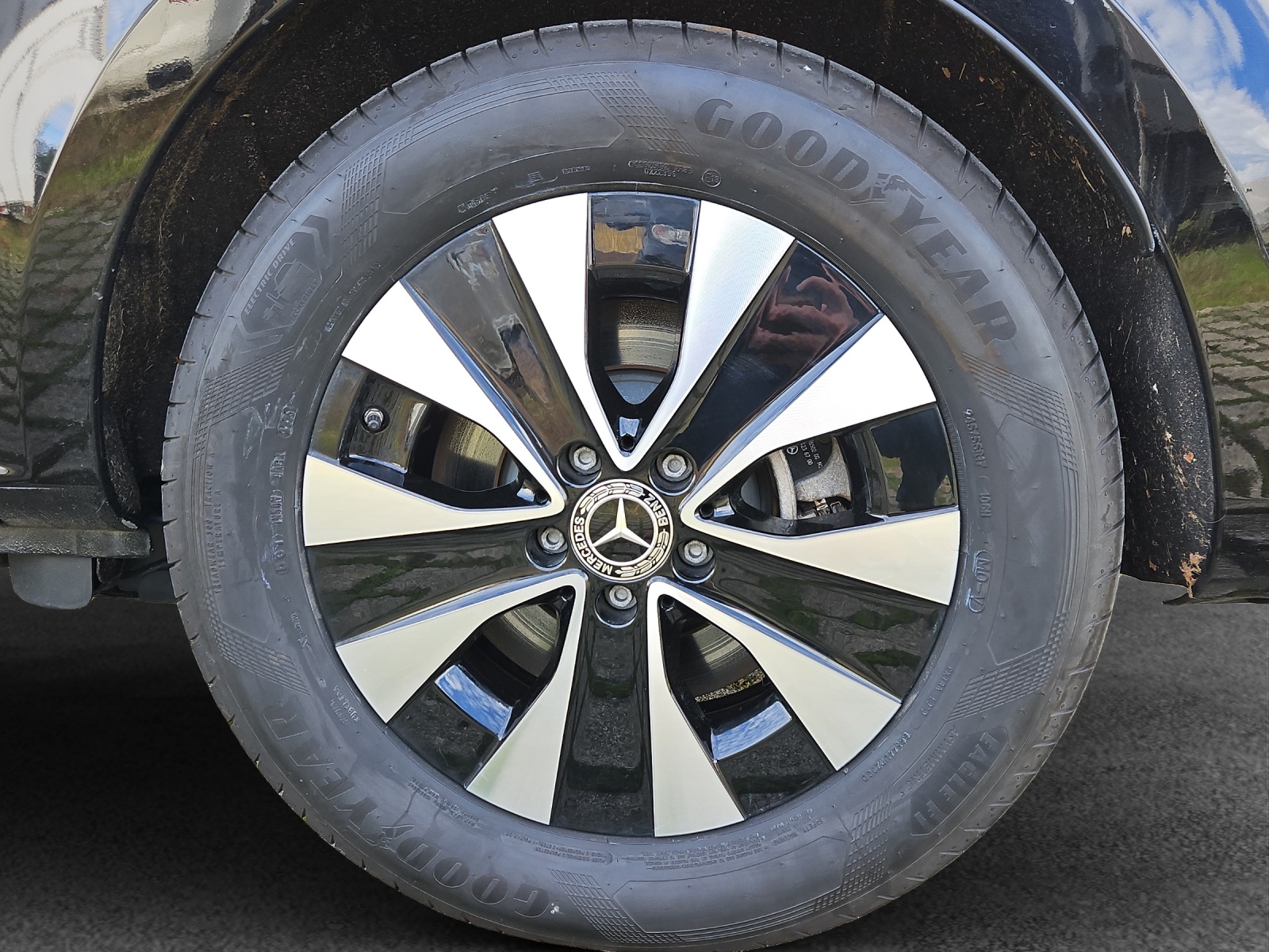 MERCEDES-BENZ EQV 300 lang-image-14
