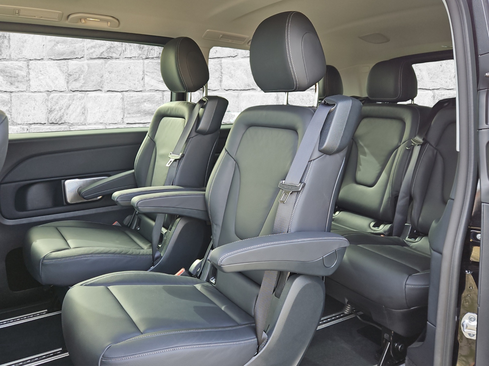 MERCEDES-BENZ EQV 300 lang-image-10