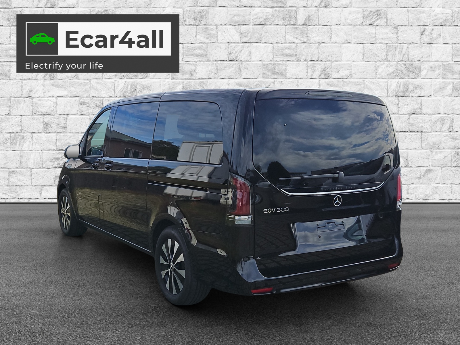 MERCEDES-BENZ EQV 300 lang-image-4