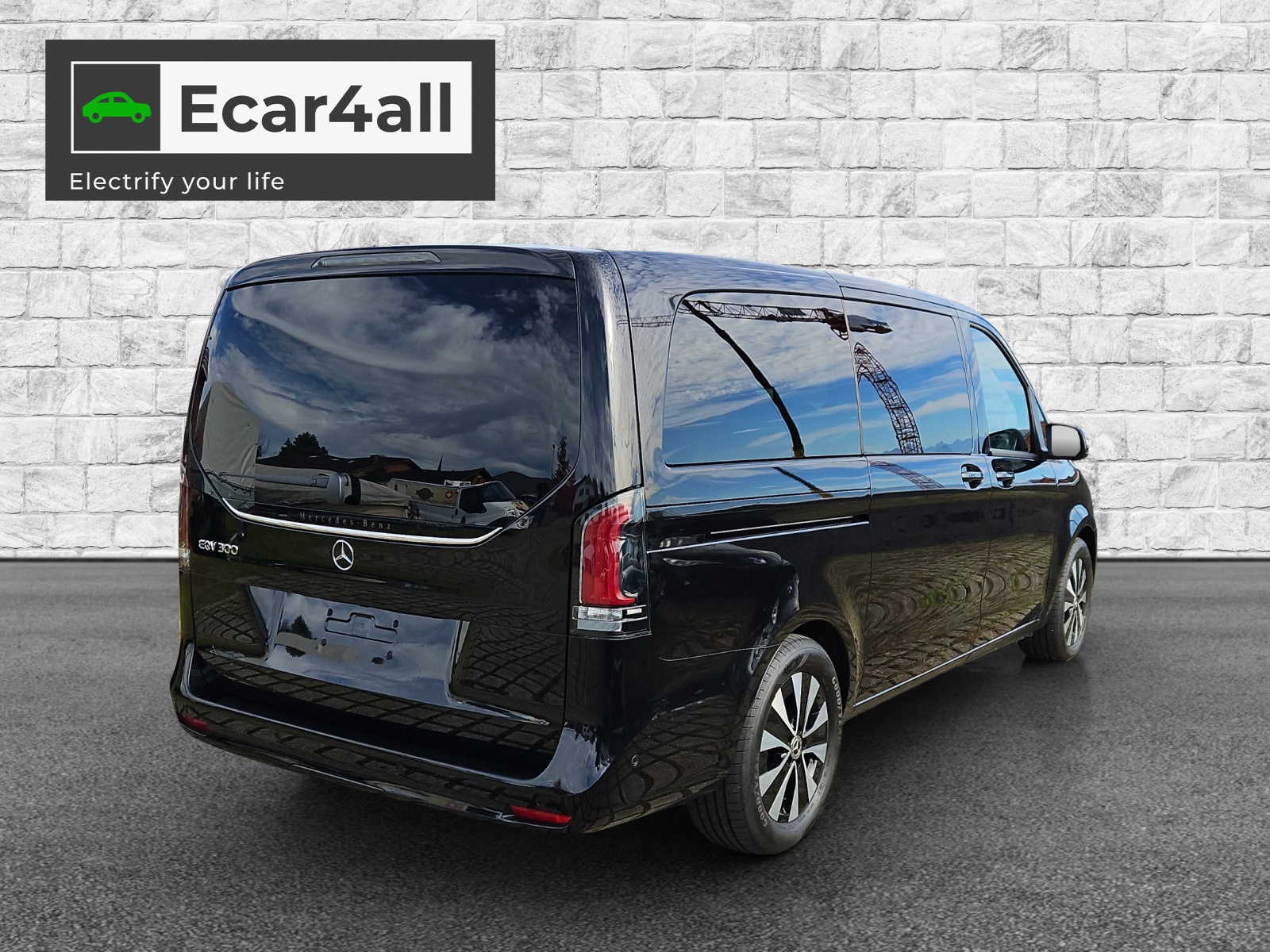 MERCEDES-BENZ EQV 300 lang-image-2
