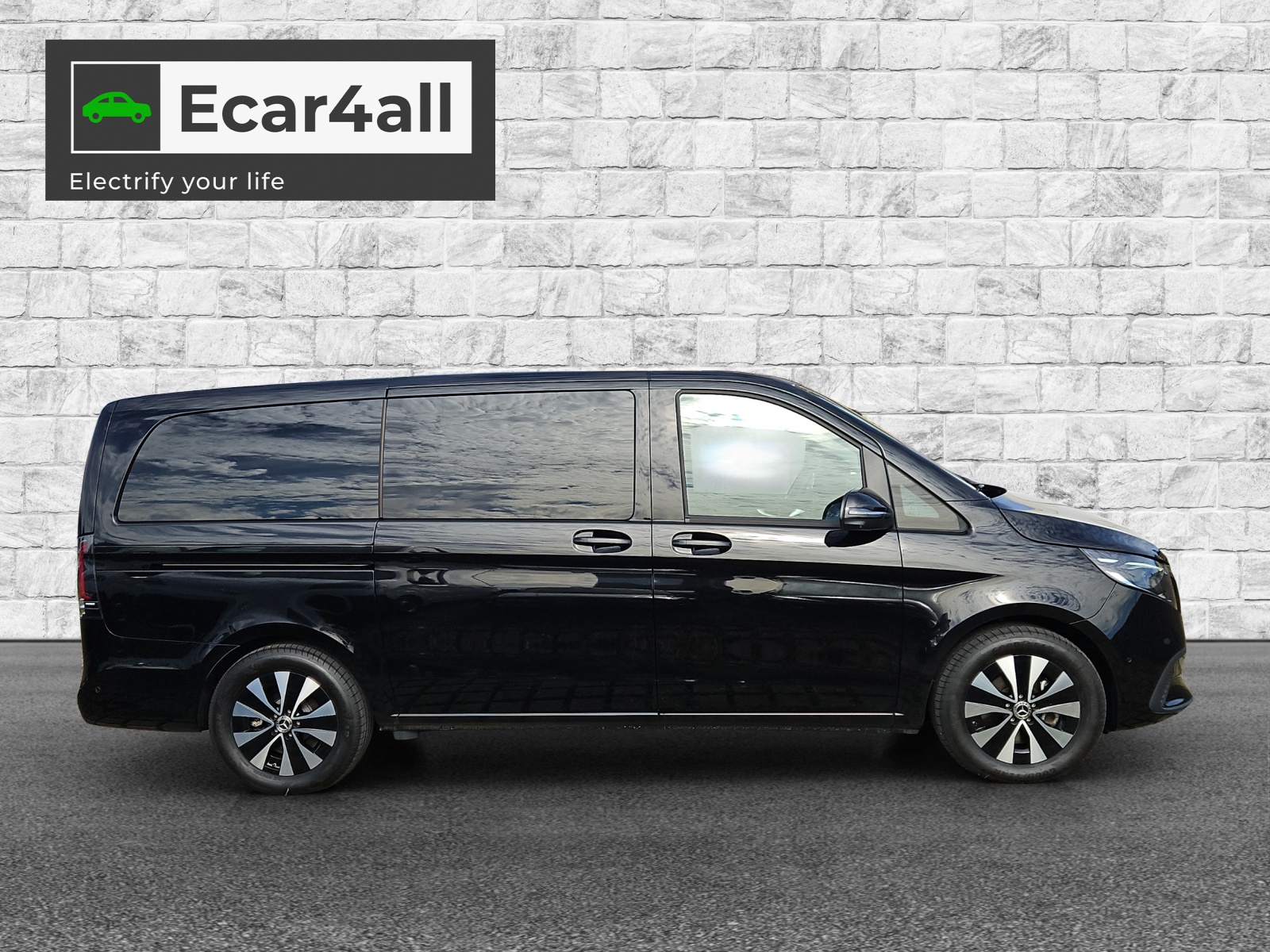 MERCEDES-BENZ EQV 300 lang-image-1
