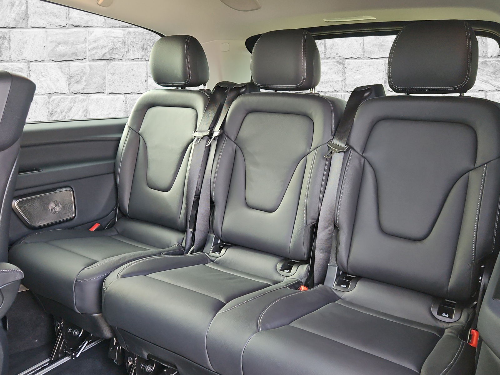MERCEDES-BENZ EQV 300 lang-image-11