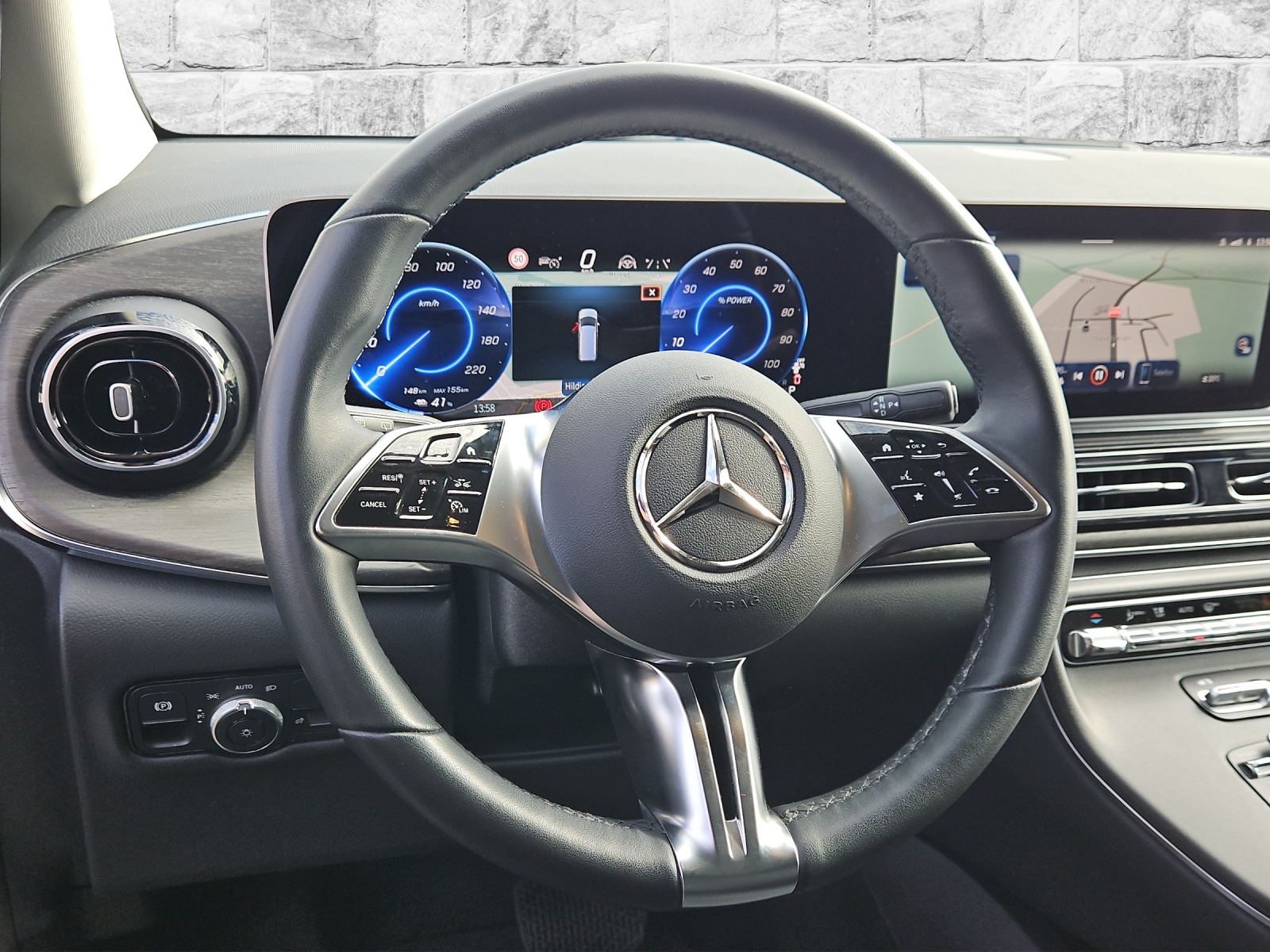MERCEDES-BENZ EQV 300 lang-image-9