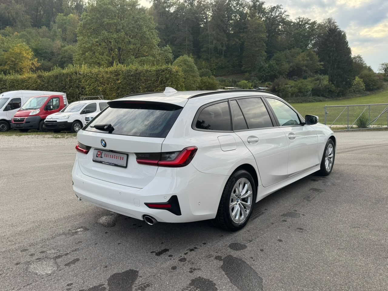 BMW 320d xDrive 48V Touring Steptronic-image-4