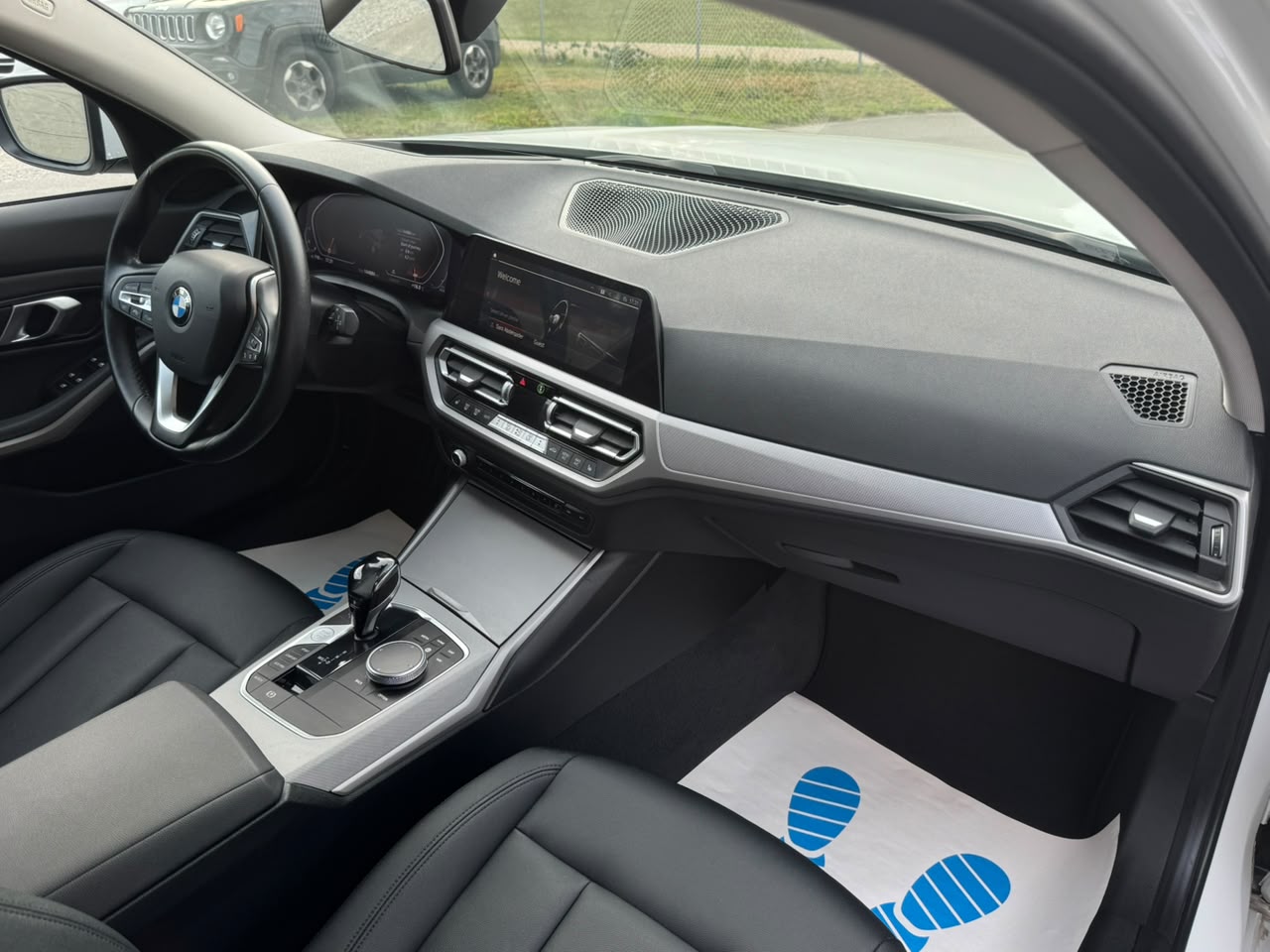 BMW 320d xDrive 48V Touring Steptronic-image-10