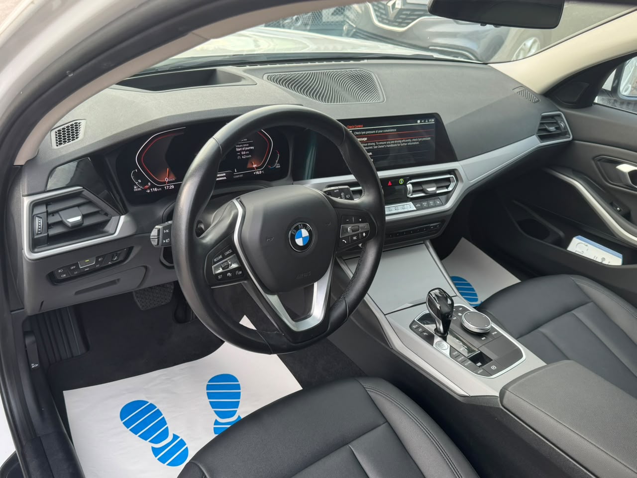 BMW 320d xDrive 48V Touring Steptronic-image-8