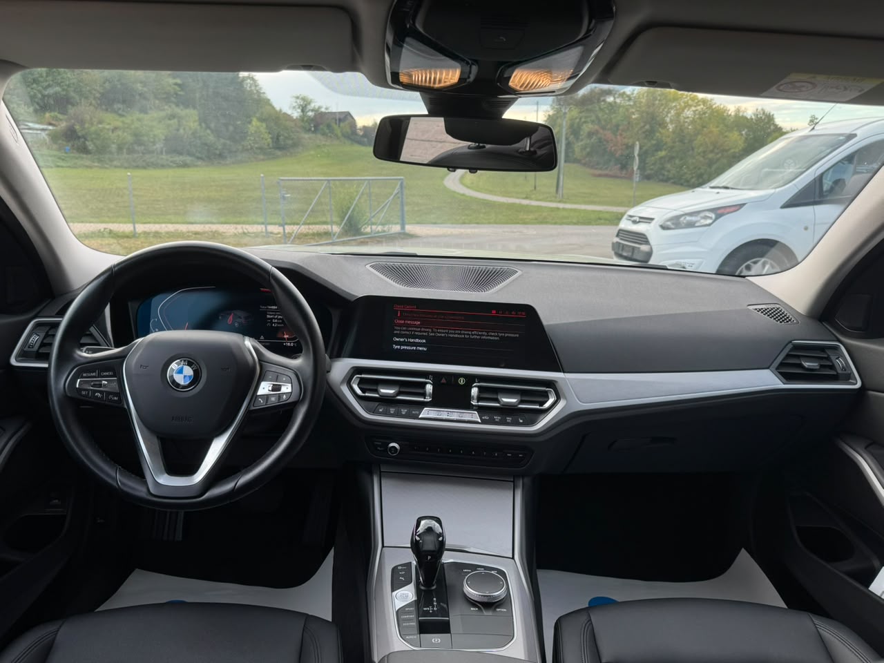 BMW 320d xDrive 48V Touring Steptronic-image-9