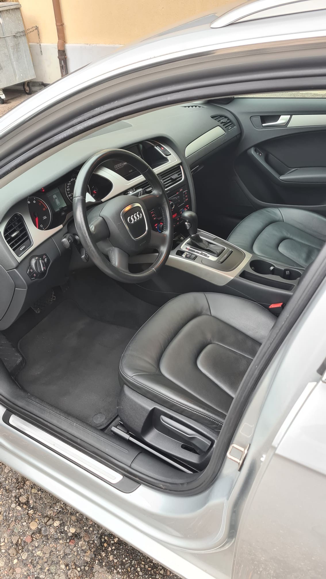 AUDI A4 Avant 1.8 TFSI multitronic-image-6
